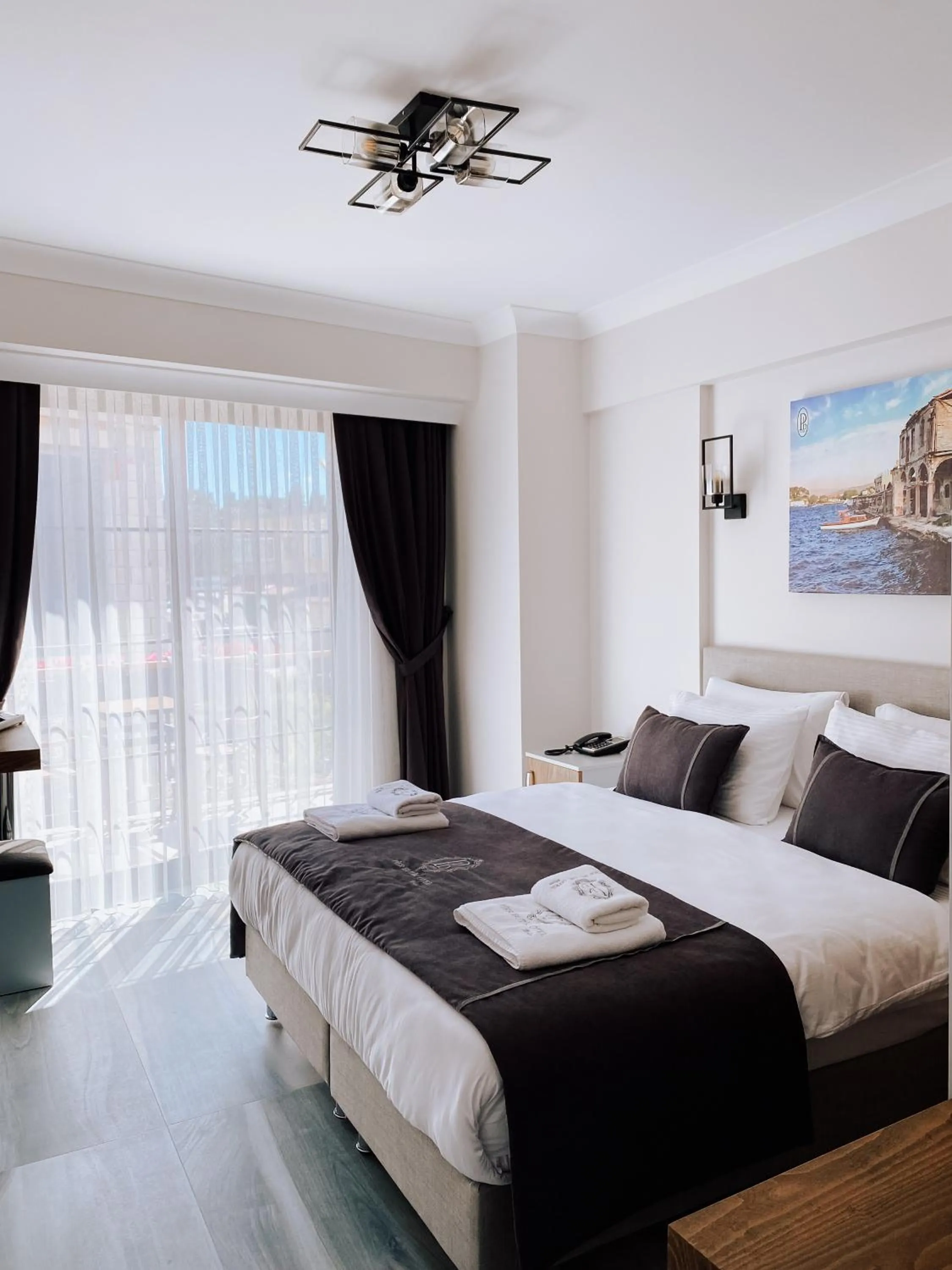 Bed in THE PİER OF URLA