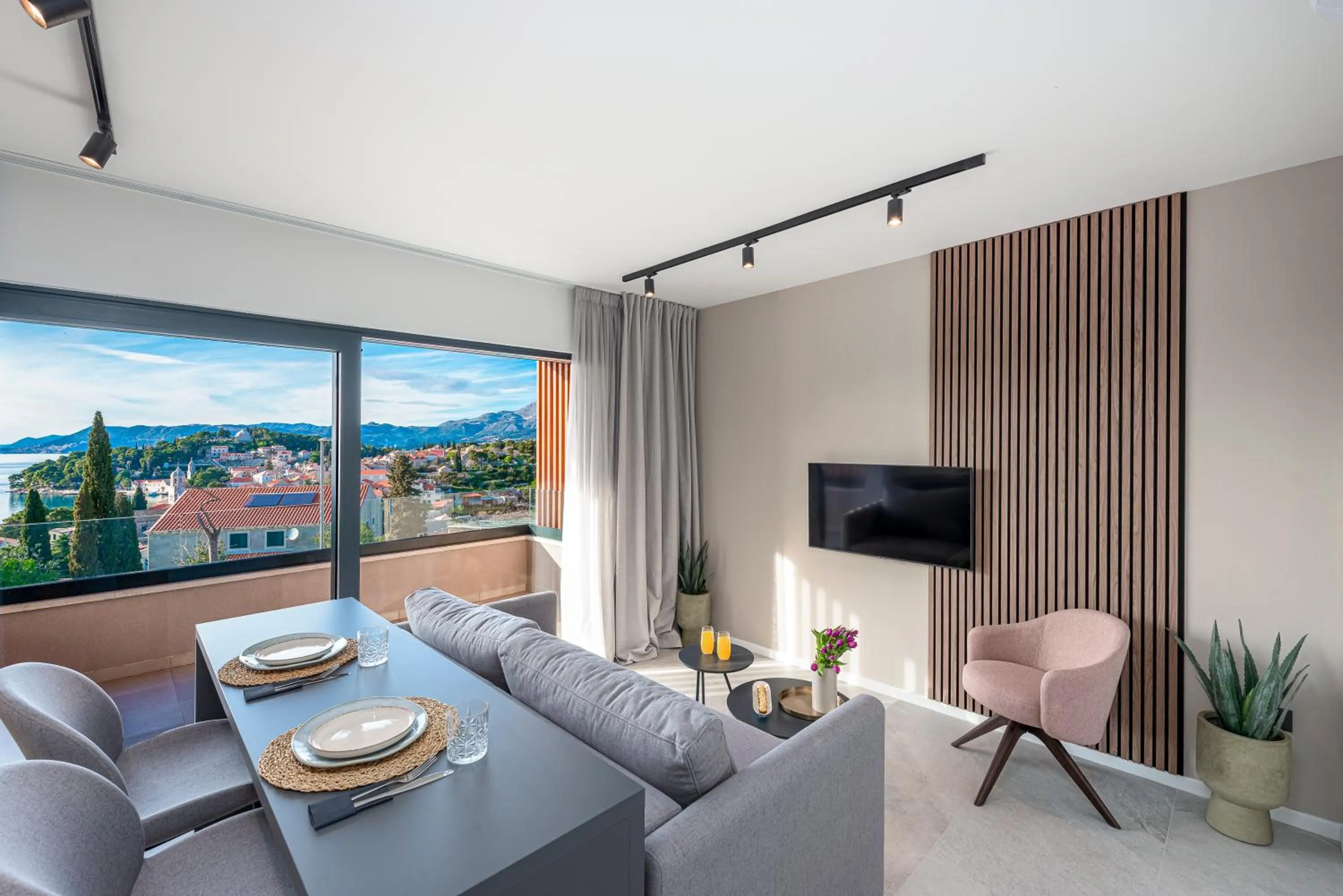 Communal lounge/ TV room in "Villa AnMari" The Cavtat View Residence