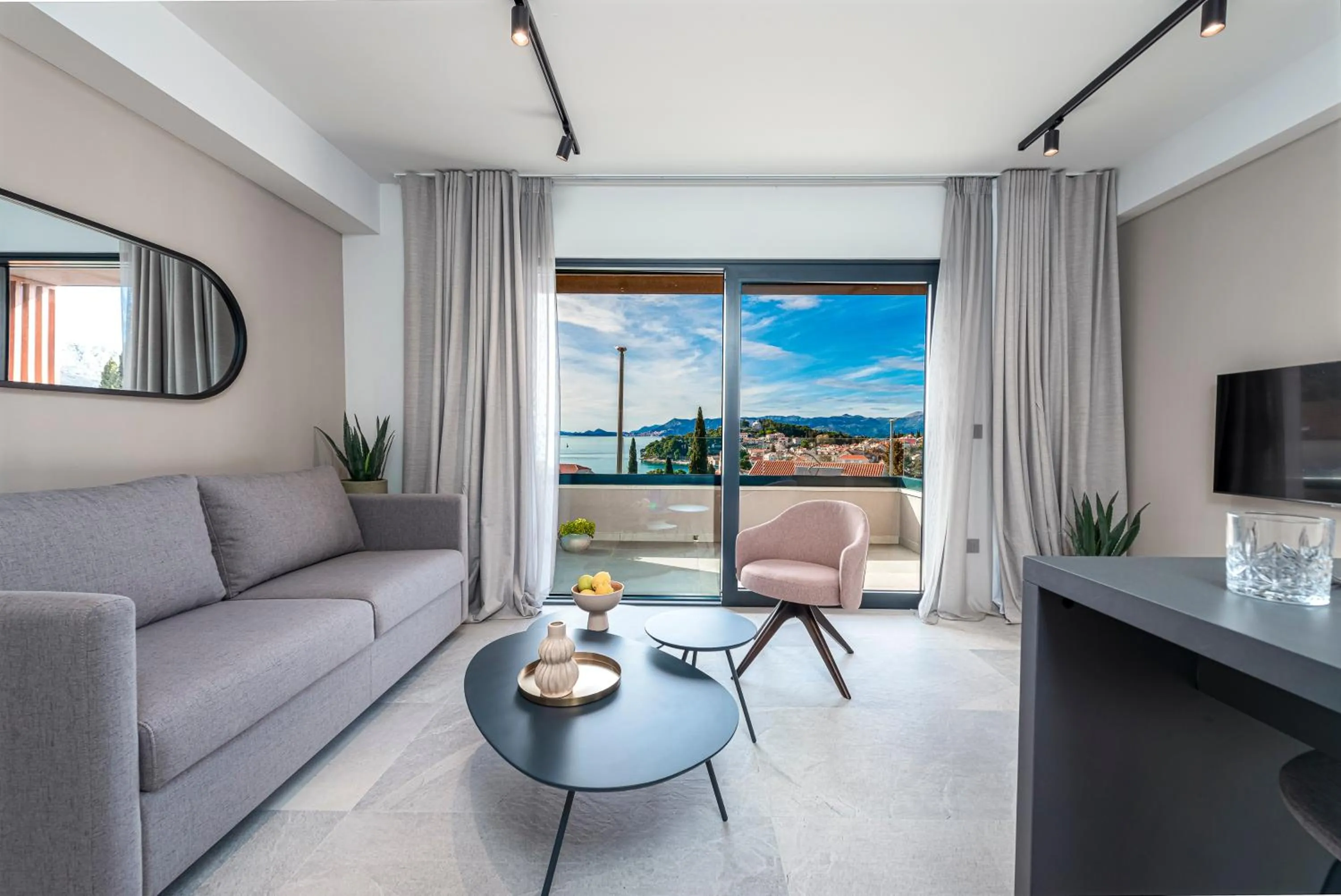 Communal lounge/ TV room in "Villa AnMari" The Cavtat View Residence