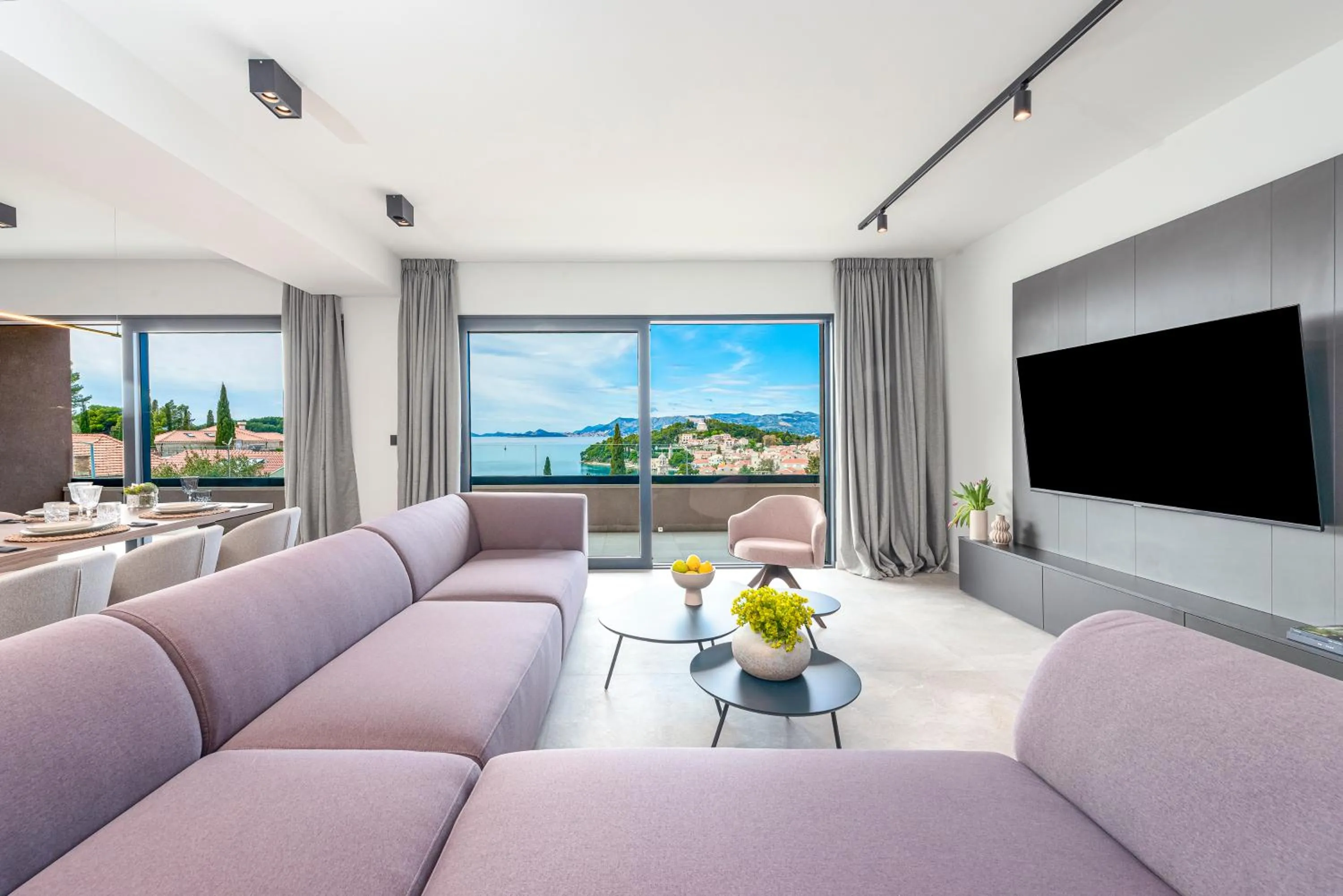 Communal lounge/ TV room in "Villa AnMari" The Cavtat View Residence