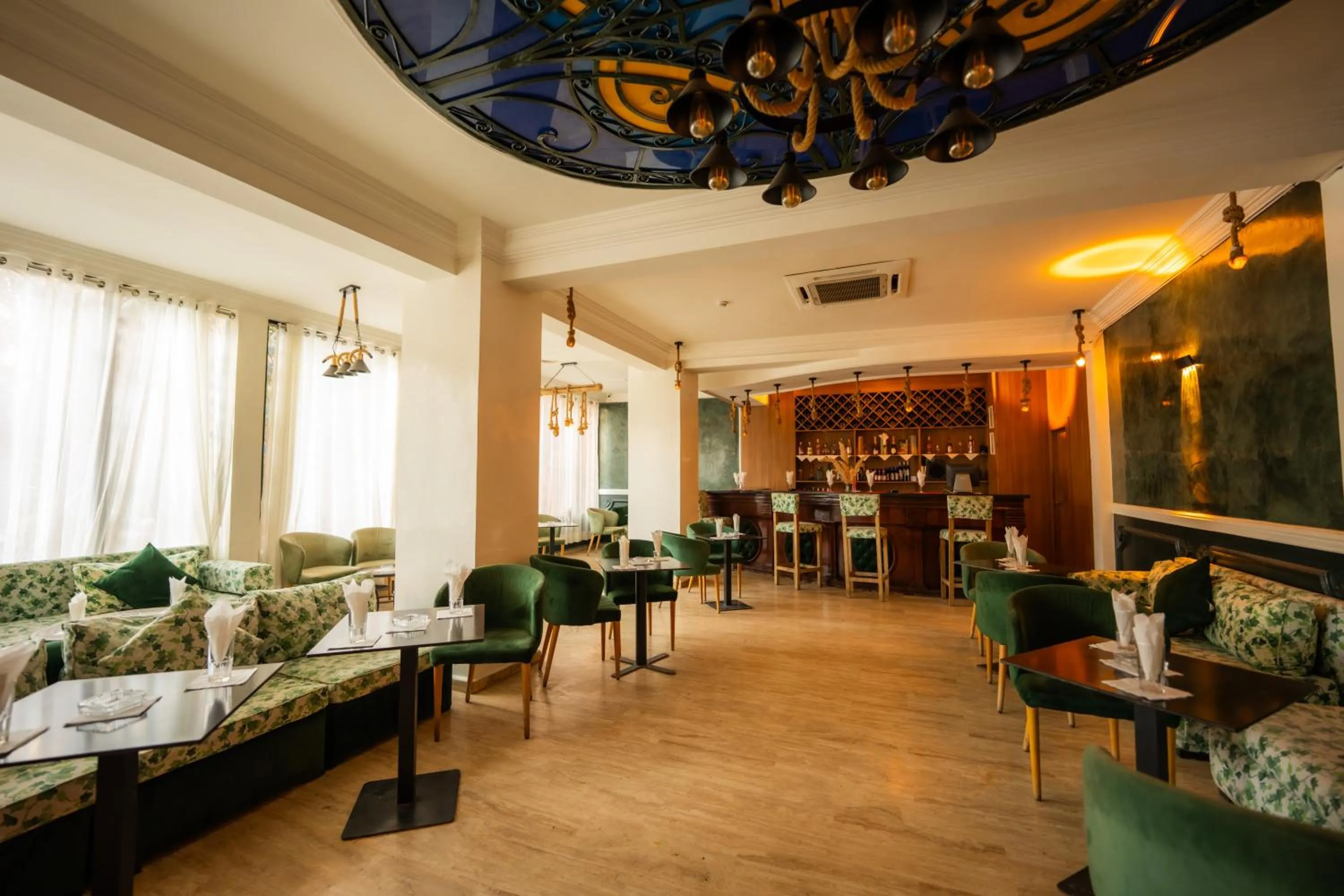 Lounge or bar in Imperial Holiday Hôtel & spa