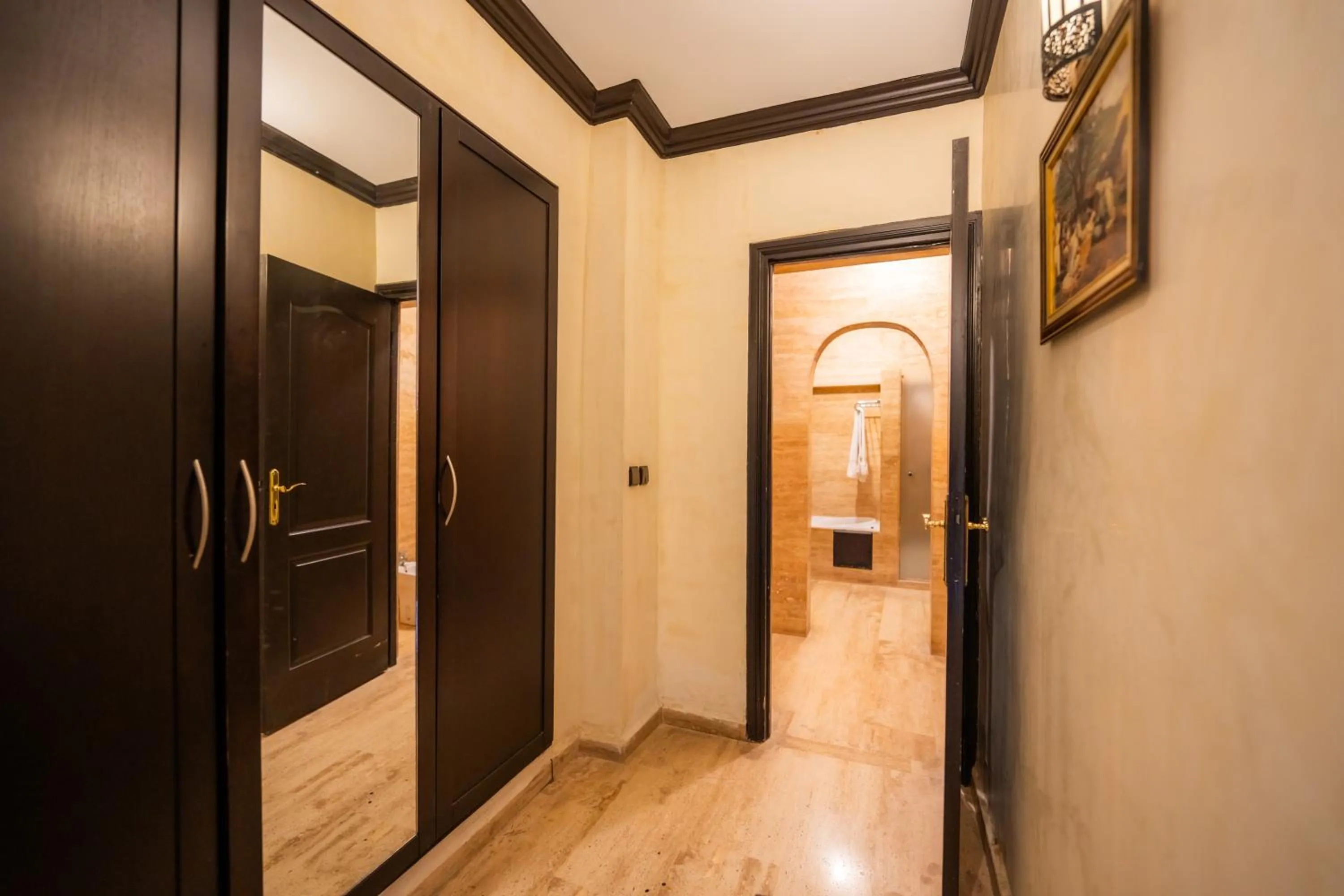 wardrobe in Imperial Holiday Hôtel & spa