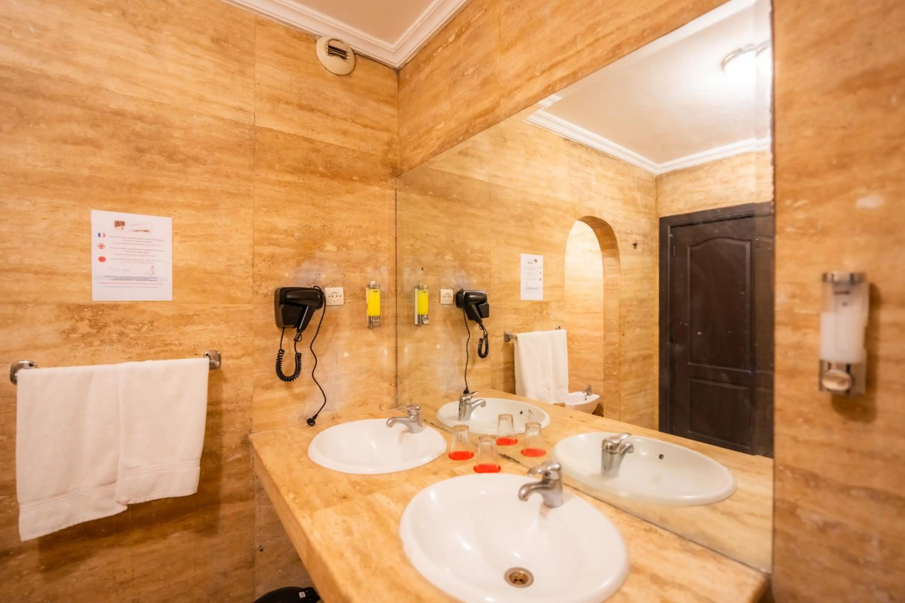 Bathroom in Imperial Holiday Hôtel & spa