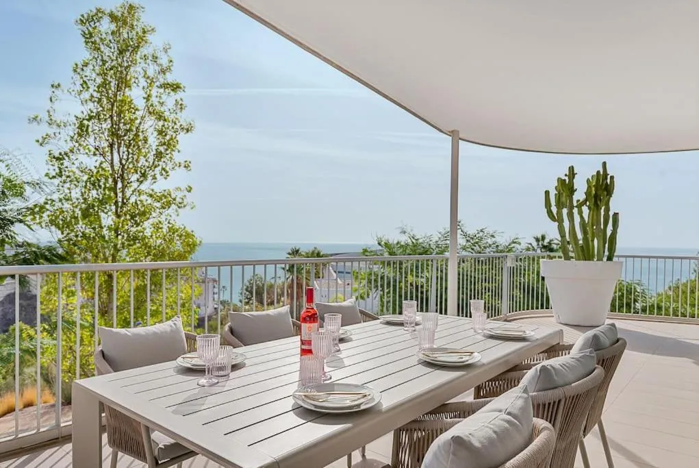 Stylish apartment with oceanview