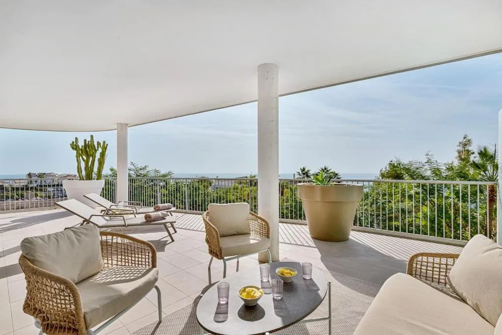 Stylish apartment with oceanview