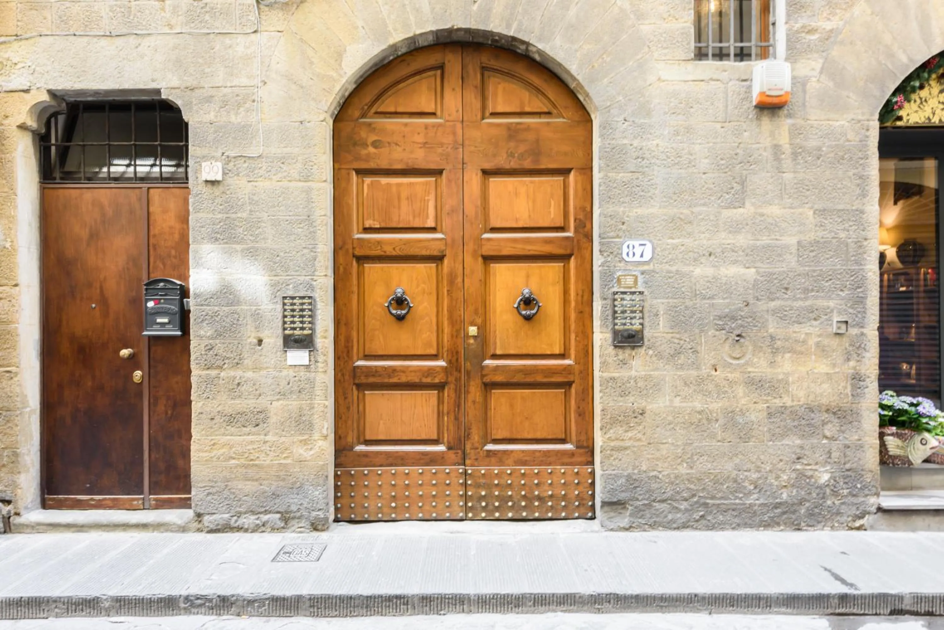 Facade/entrance in San Niccolò Dream by Mmega