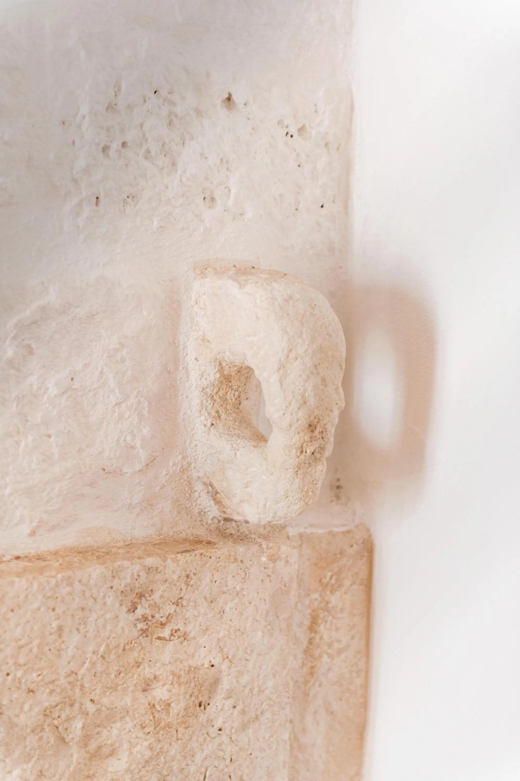 Decorative detail in Masseria Auraterrae