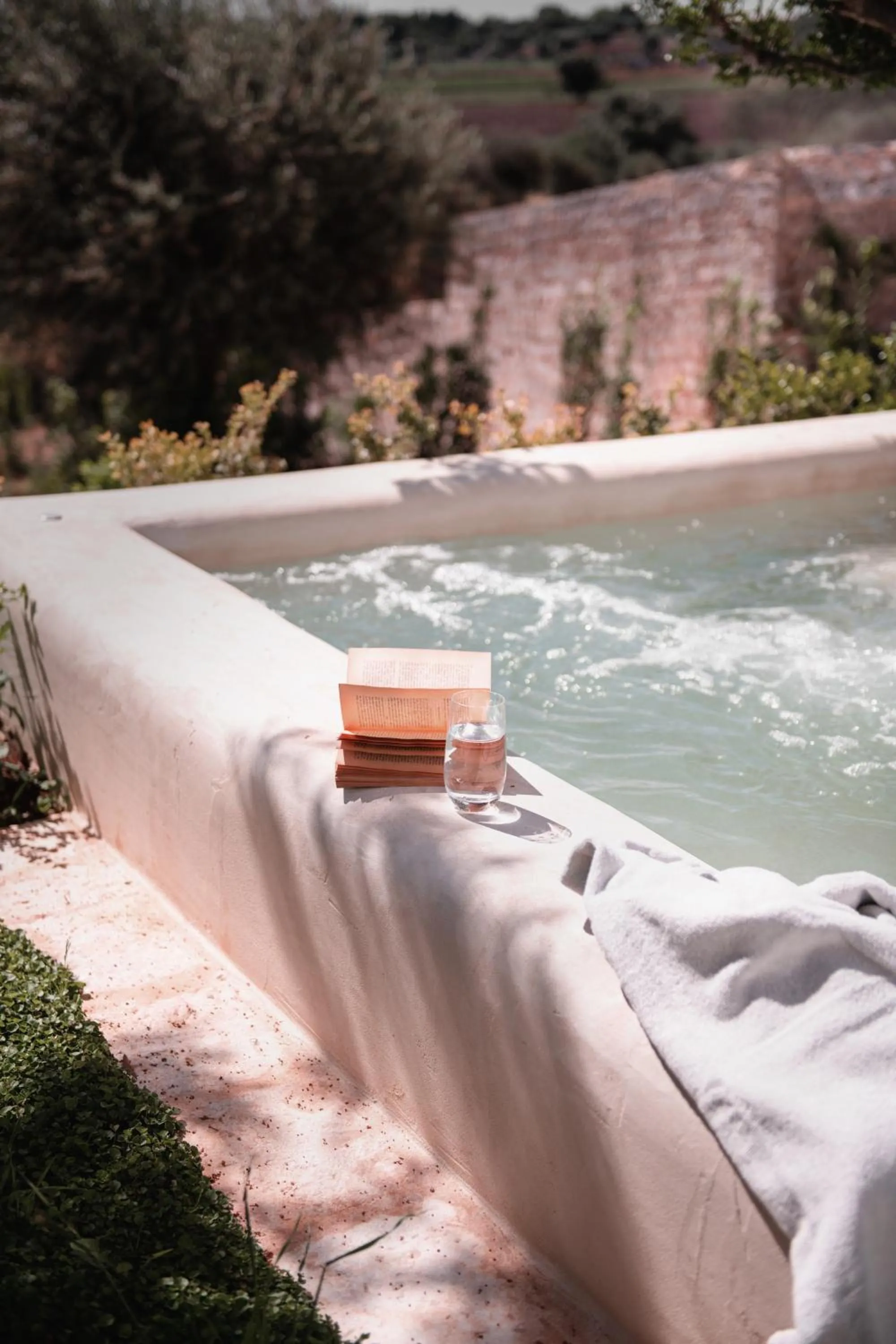 Swimming pool in Masseria Auraterrae