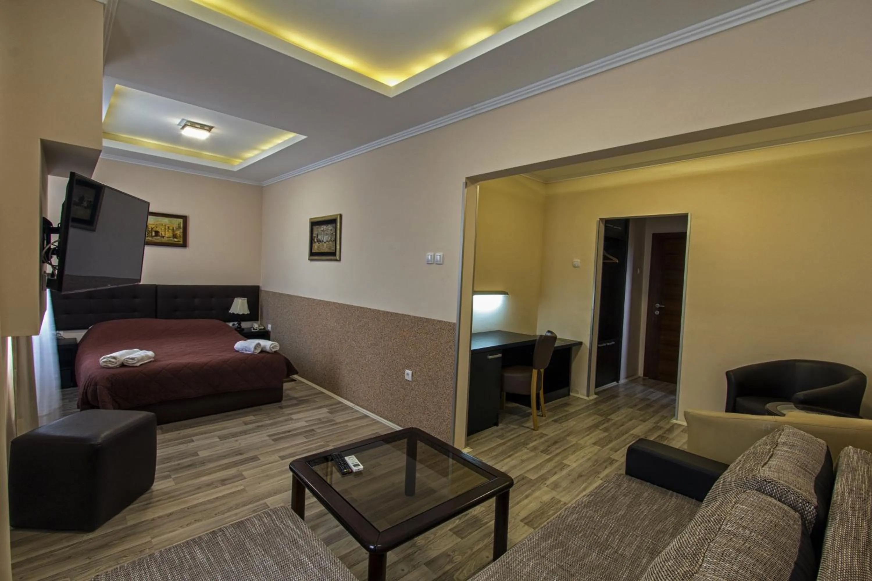 Photo of the whole room, Bed in Hotel Petrus