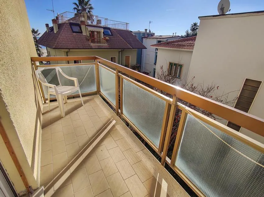 Ampio Quadrilocale 8 Pax vista mare