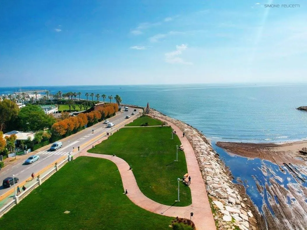 Ampio Quadrilocale 8 Pax vista mare