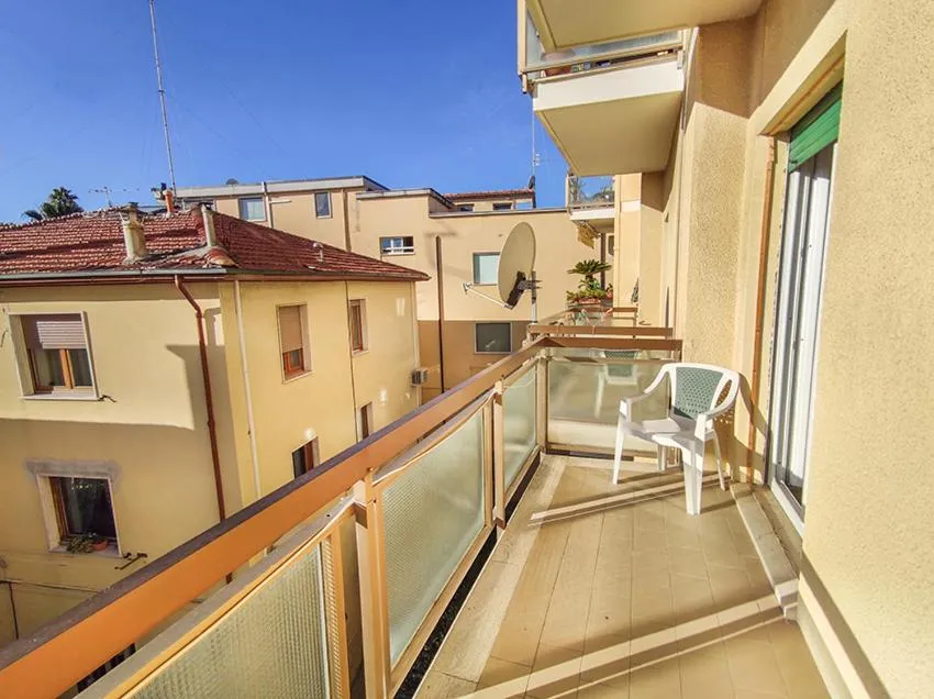 Ampio Quadrilocale 8 Pax vista mare