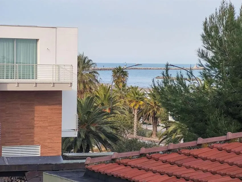 Ampio Quadrilocale 8 Pax vista mare