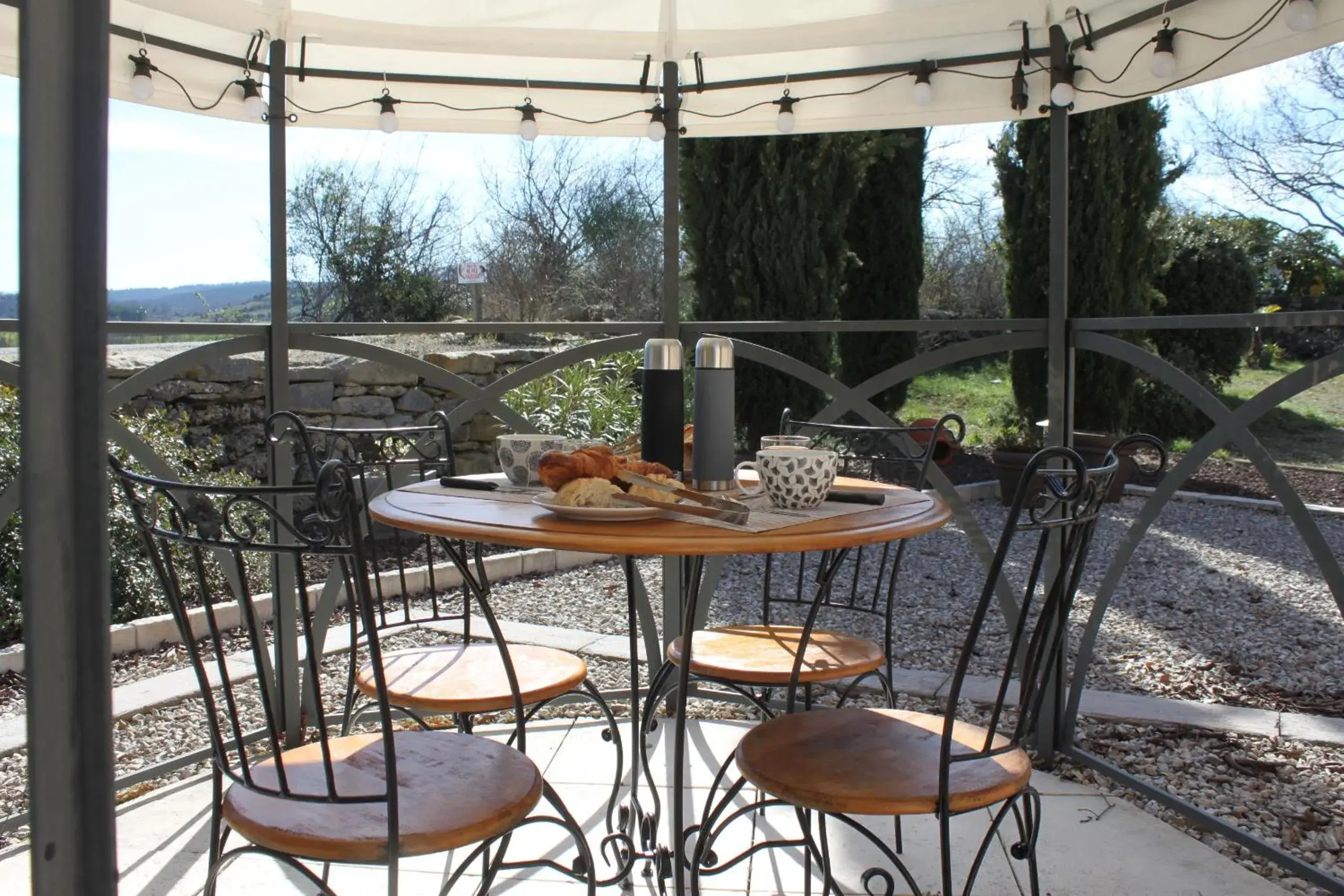 Small Twin Room in Chambre d'hôtes Des couleurs et des Mots Small Twin Room in Chambre d'hôtes Des couleurs et des Mots