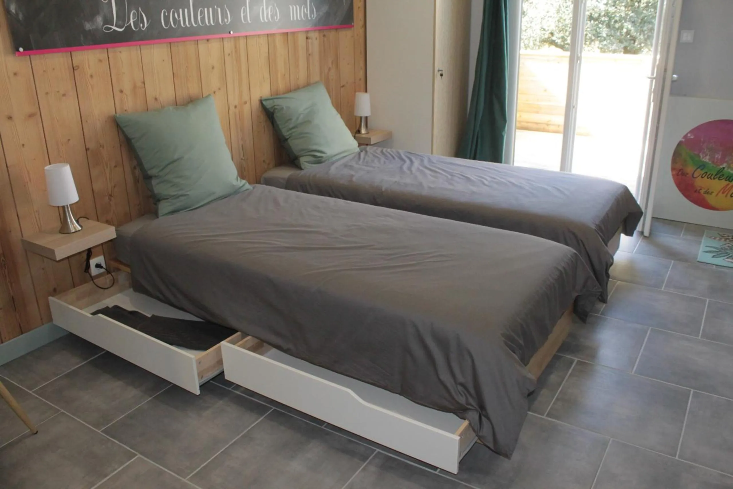 Bedroom, Bed in Chambre d'hôtes Des couleurs et des Mots