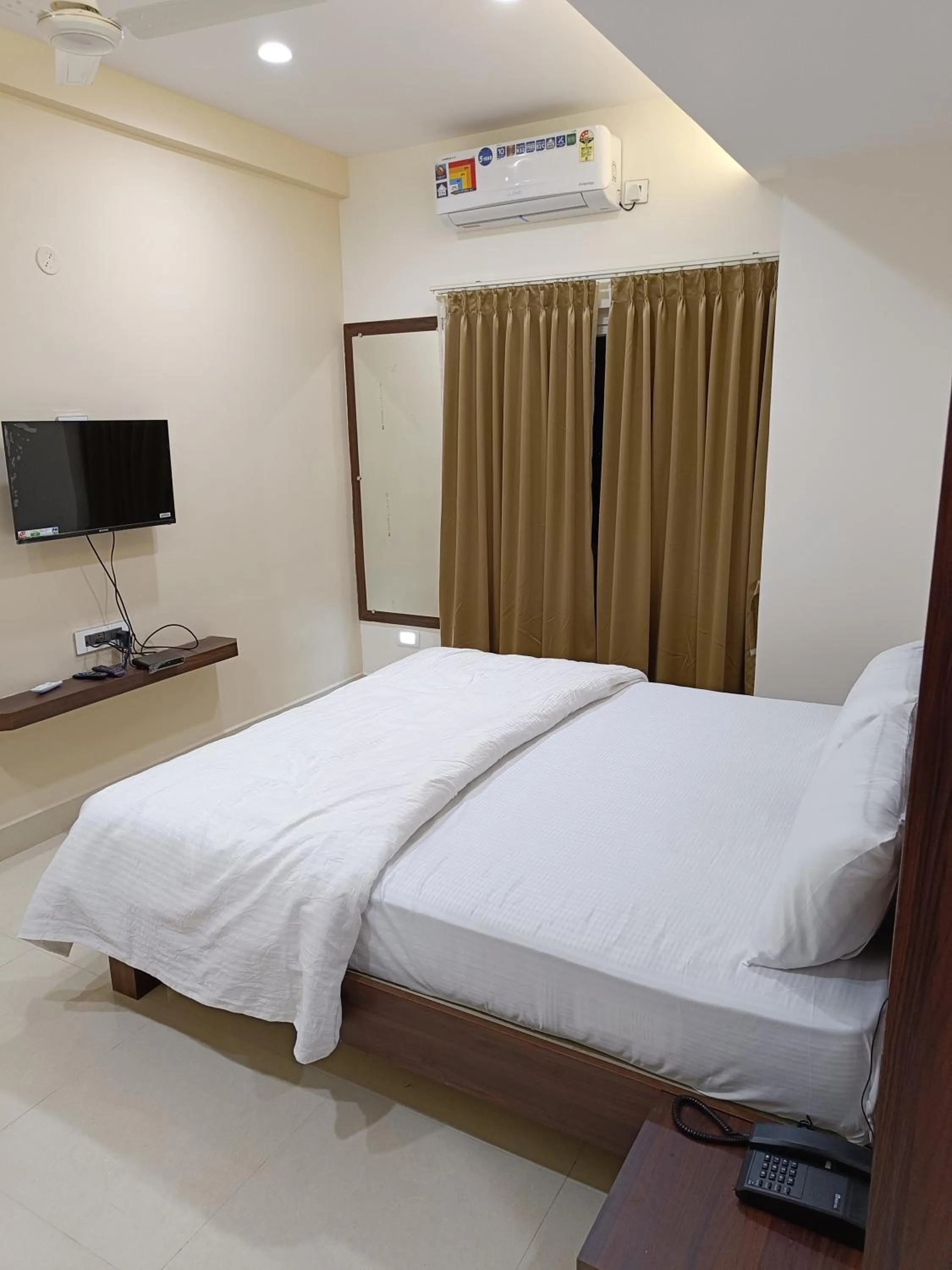 TV and multimedia, Bed in RK COMFORTS