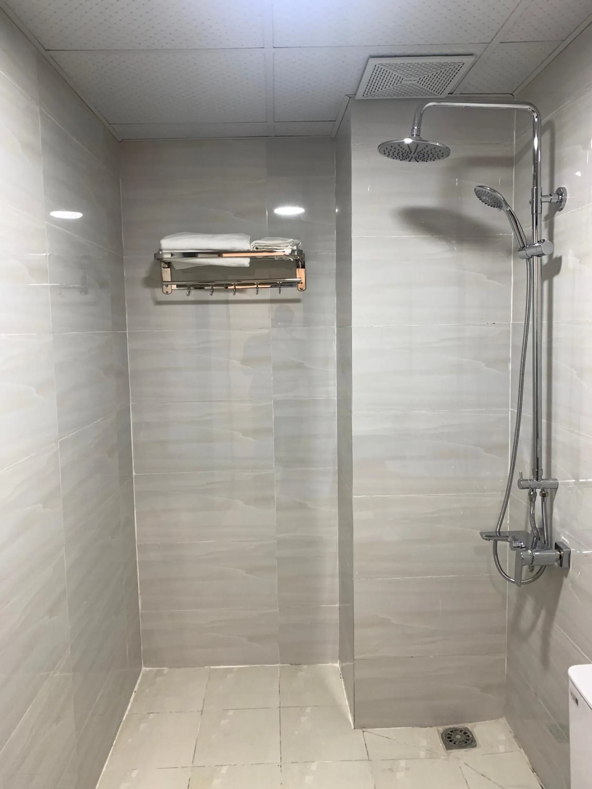 Shower in Apricot Garden Hotel Sapa