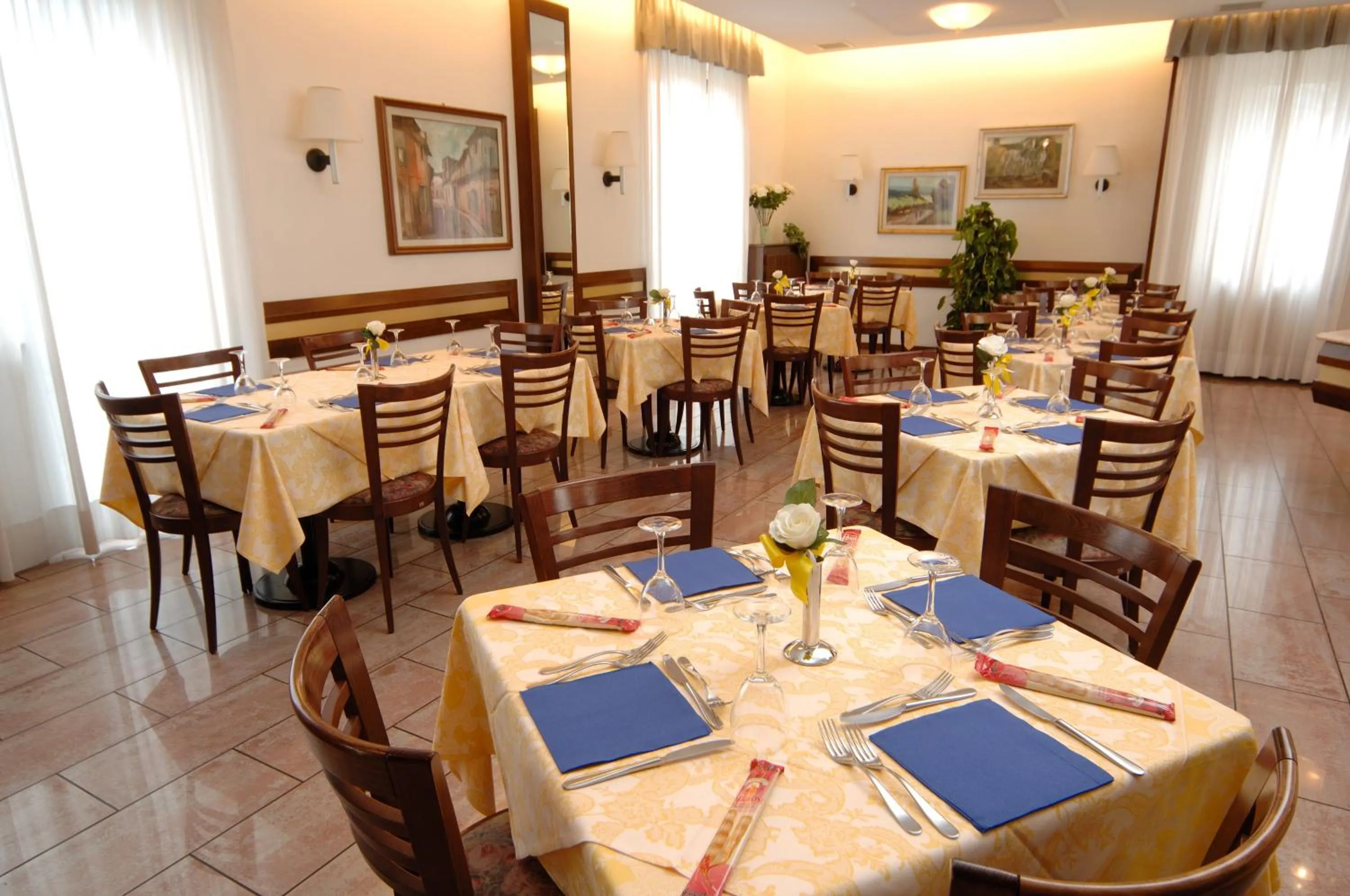 Restaurant/places to eat in Hotel Crocenzi