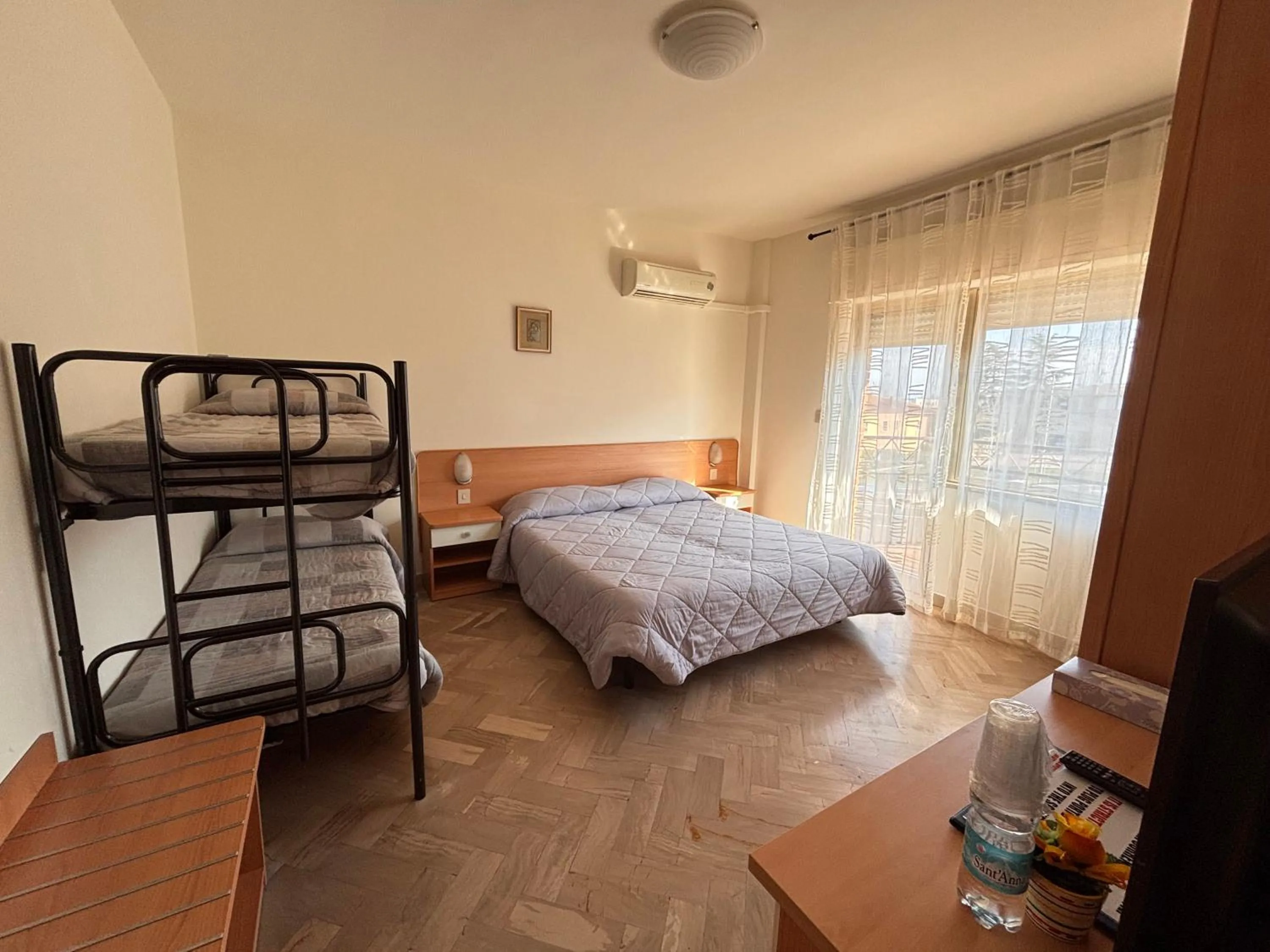 Photo of the whole room, Bed in Hotel Crocenzi