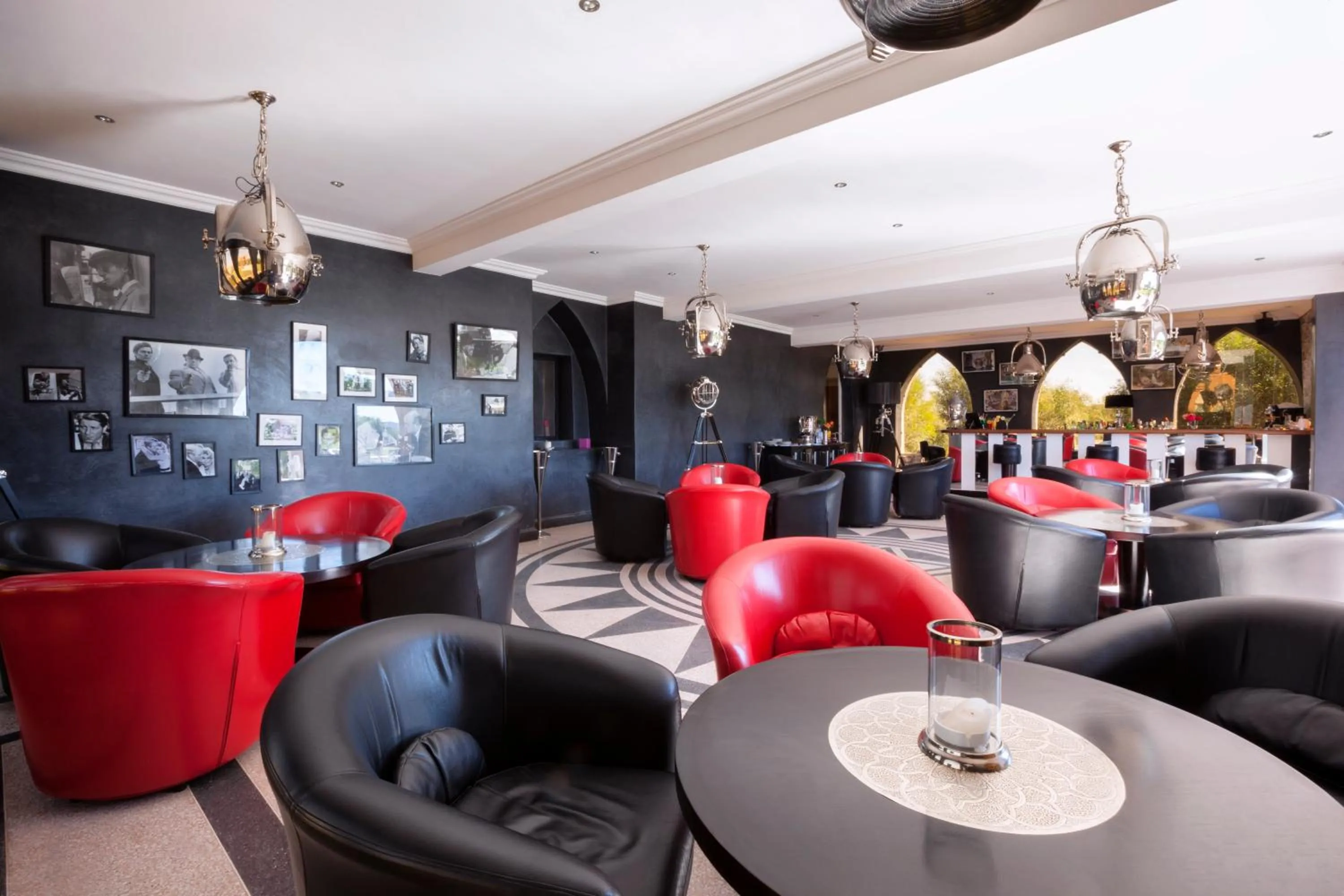 Restaurant/places to eat in Sultana Royal Golf