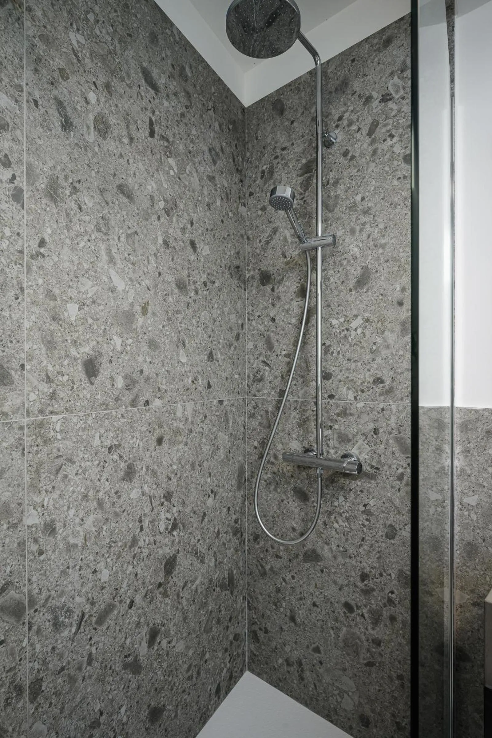 Shower in Sotto Loft
