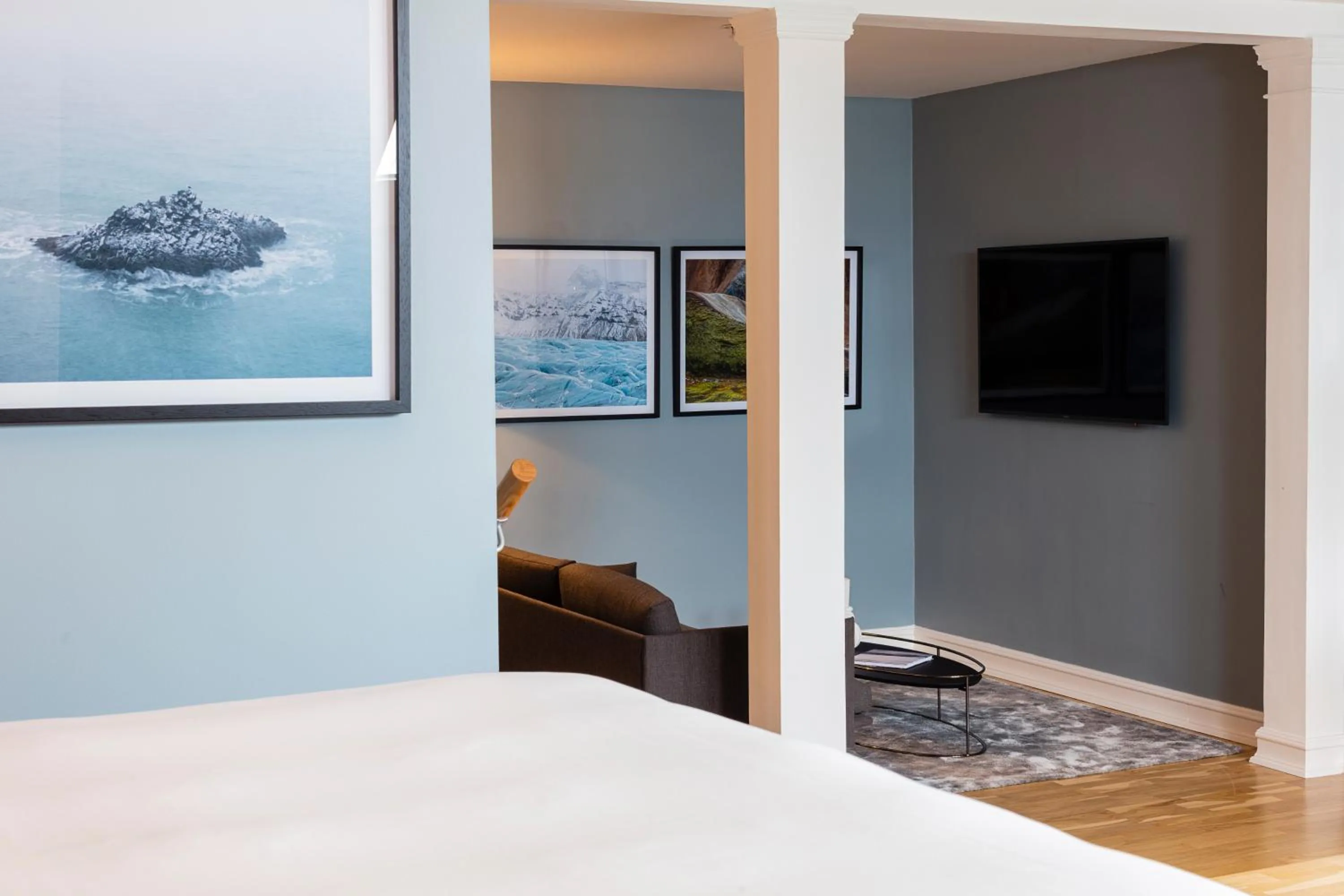 Seating area, Bed in Radisson Blu 1919 Hotel, Reykjavík