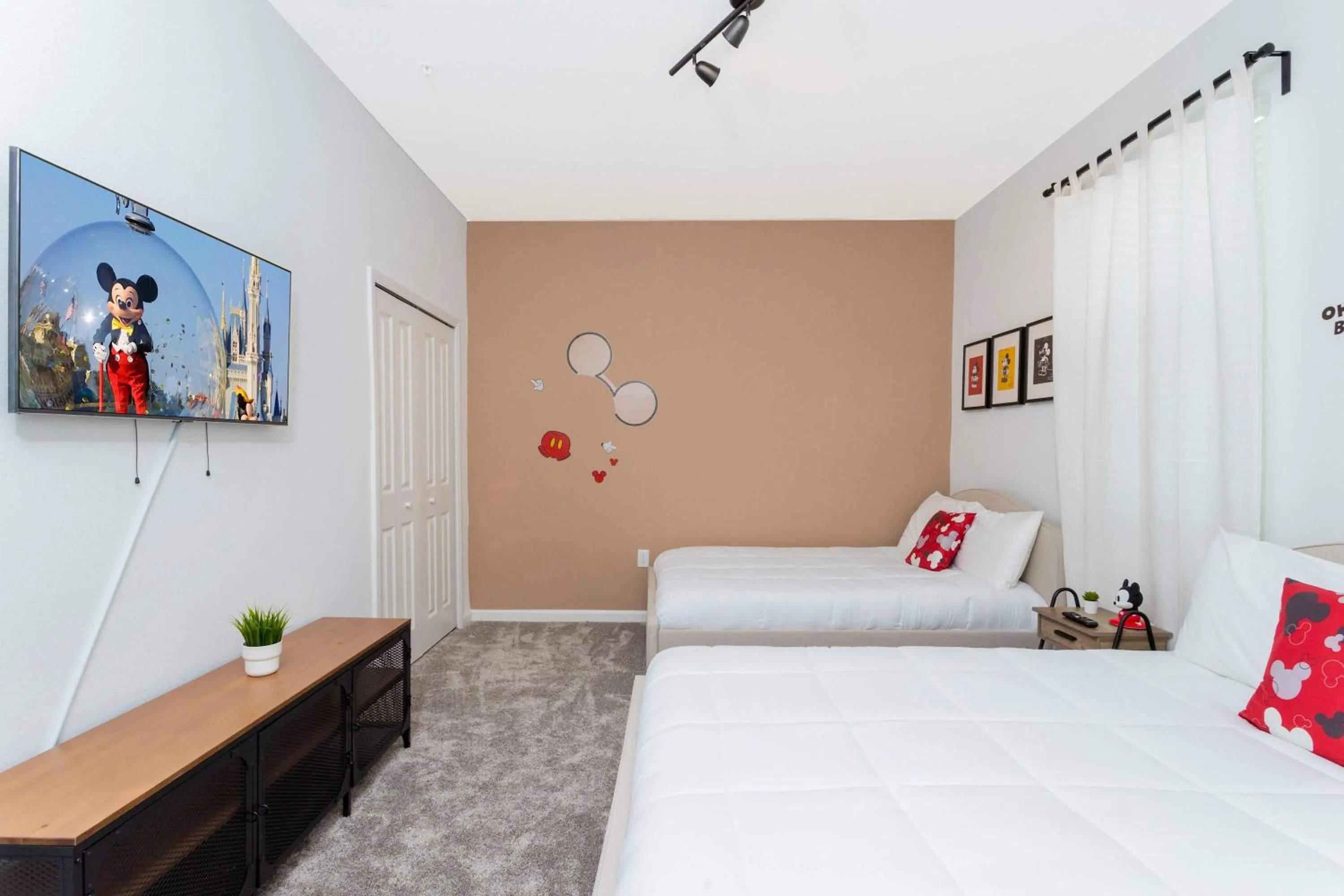 Bed in Gorgeous 3Bd Close to Disney @Champions Gate 993