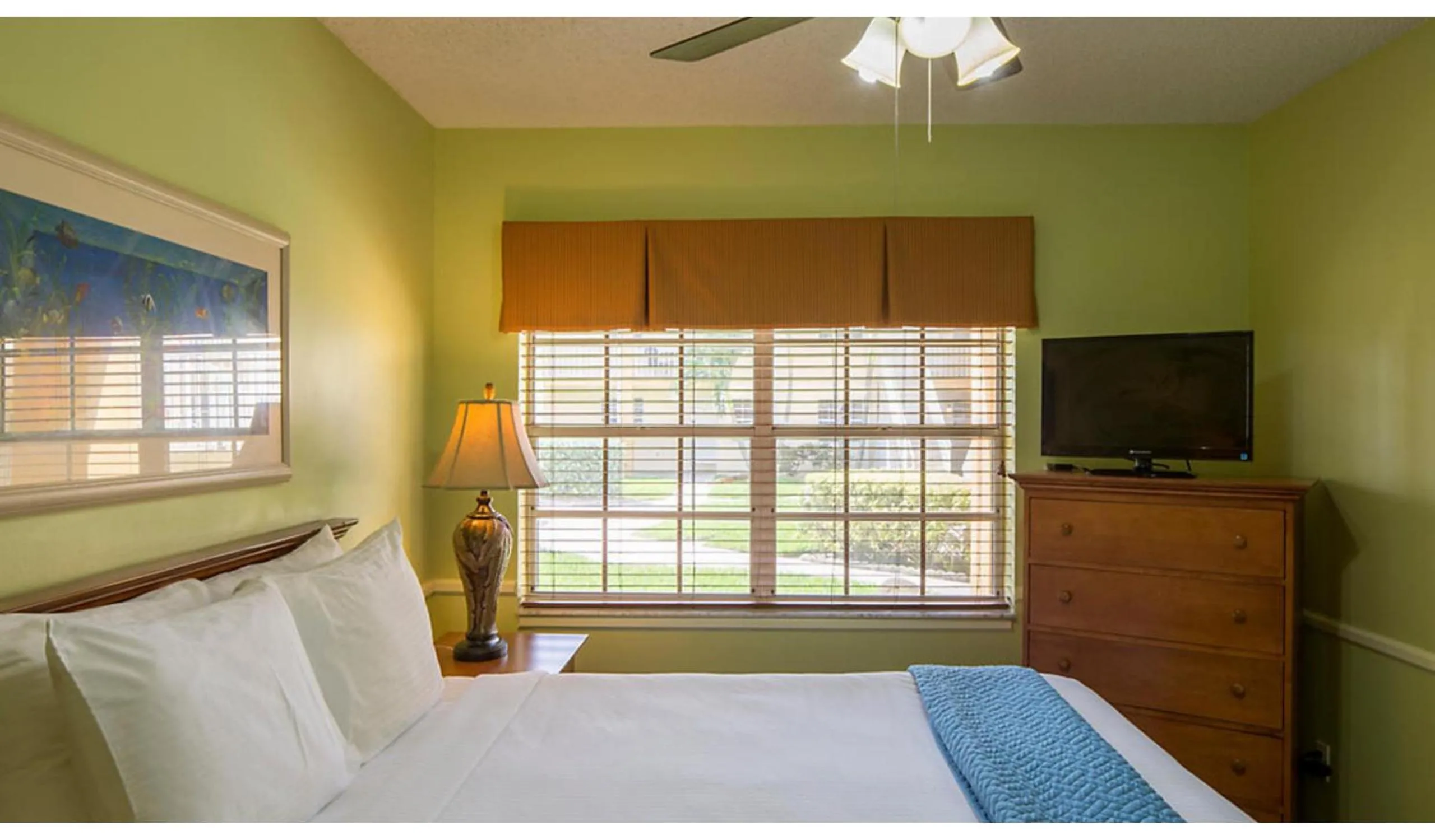 Bed in Gulfstream Manor