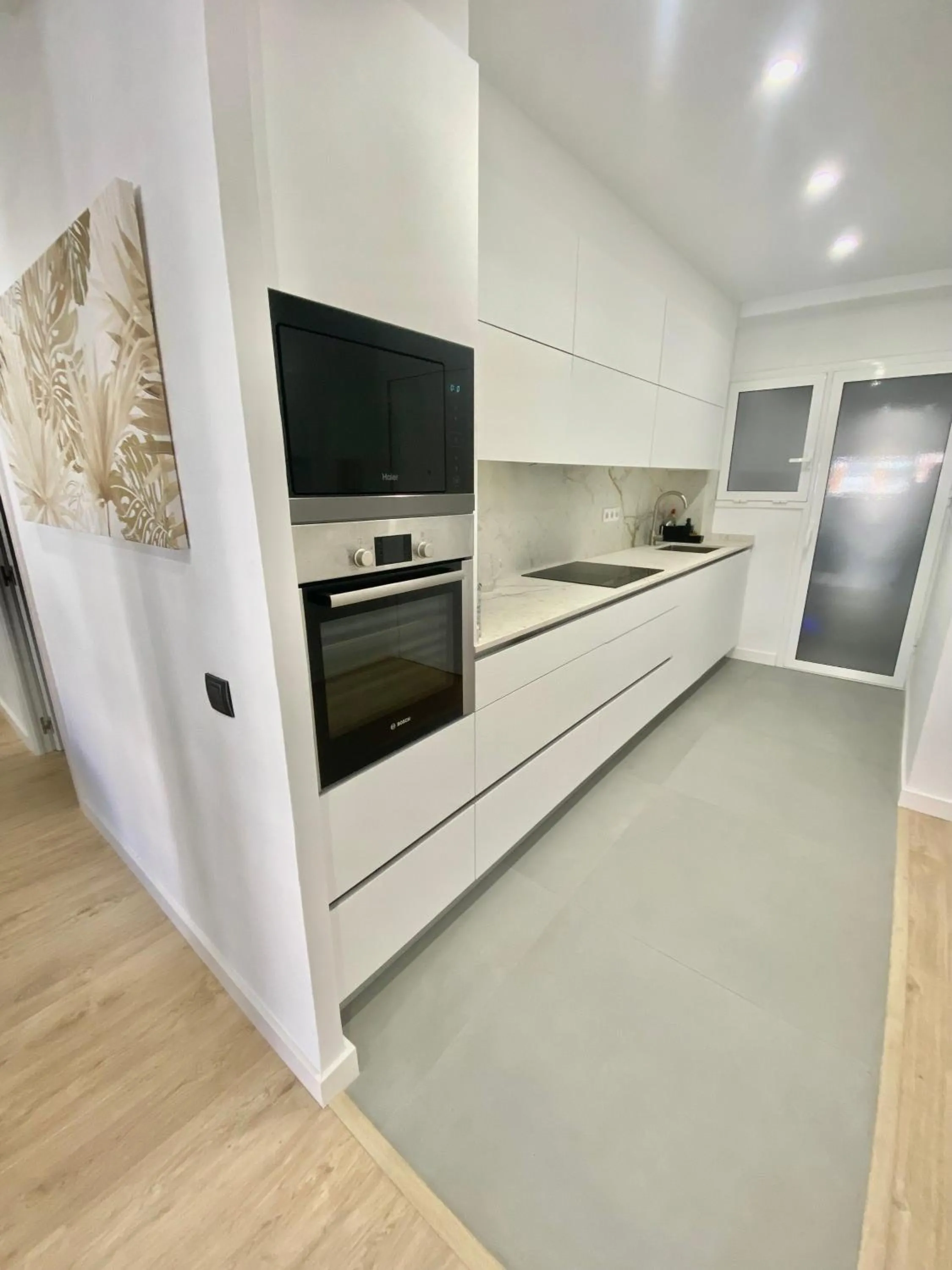 Kitchen or kitchenette in Barcelona Chic Apartments- Free Parking - 10 min BCN center by metro