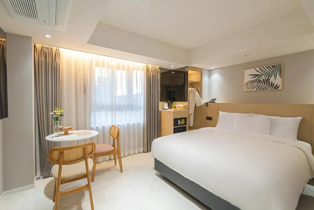 Bed in Asherah Villa d' aqua Hotel