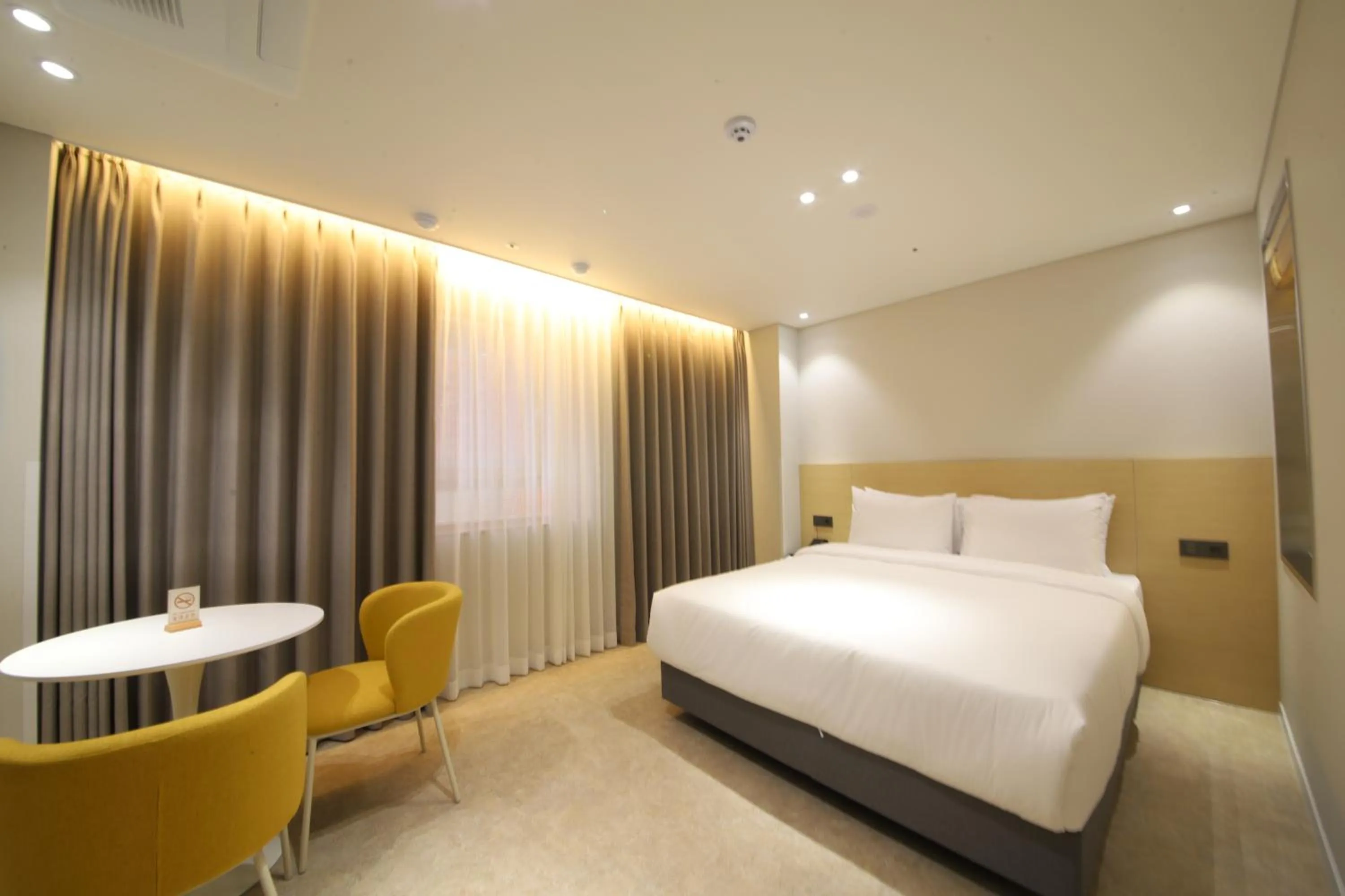 Bed in Asherah Villa d' aqua Hotel