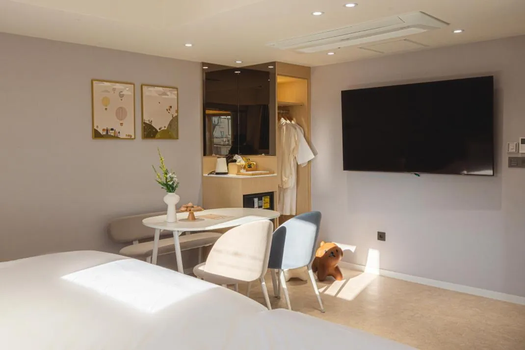 Bed in Asherah Villa d' aqua Hotel