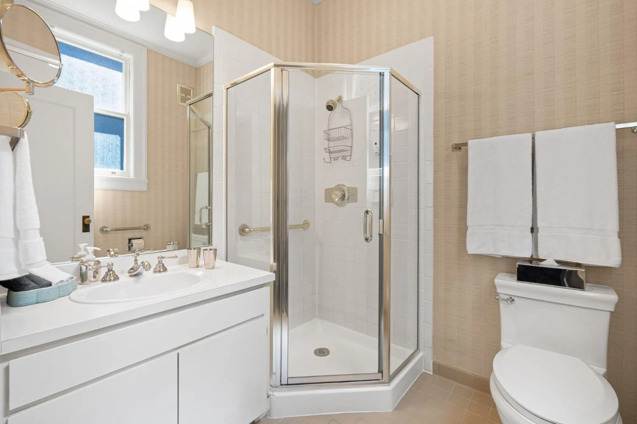 Shower in Powell Place