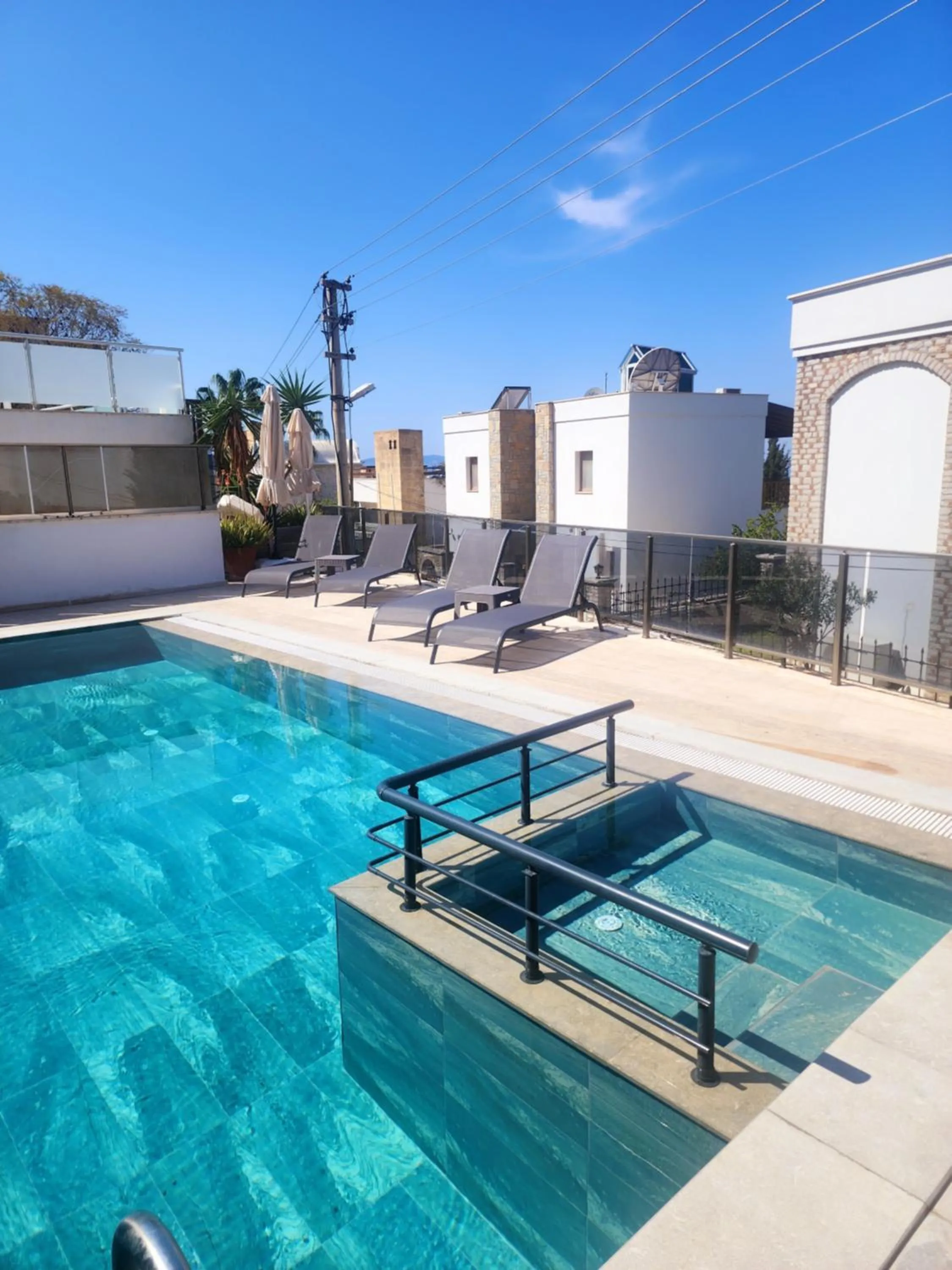 Swimming pool in Ilya Apart 1