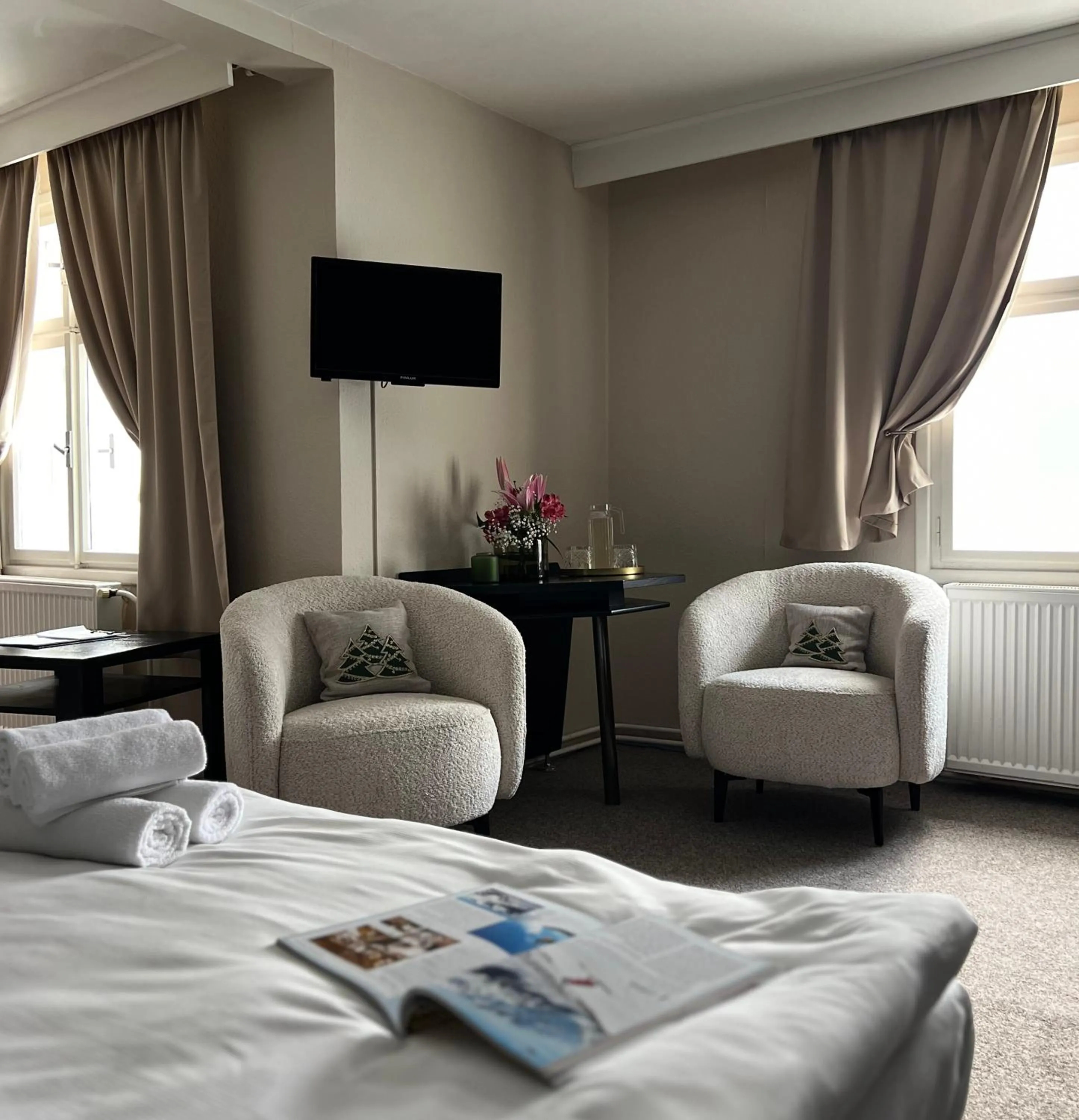 Property building, Bed in Hotel Lomnice