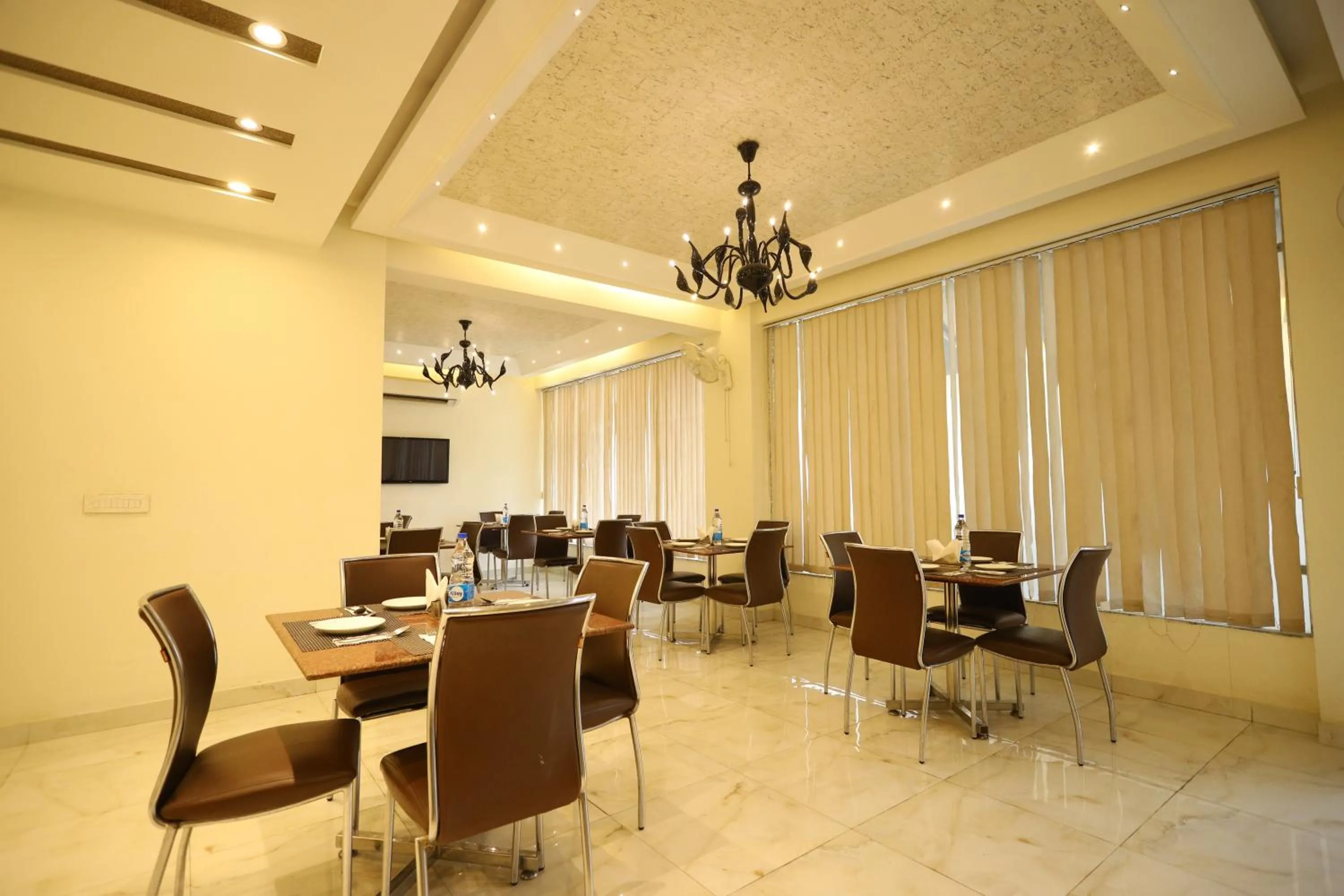Restaurant/places to eat in Asian Suites Cyber Park Gurgaon