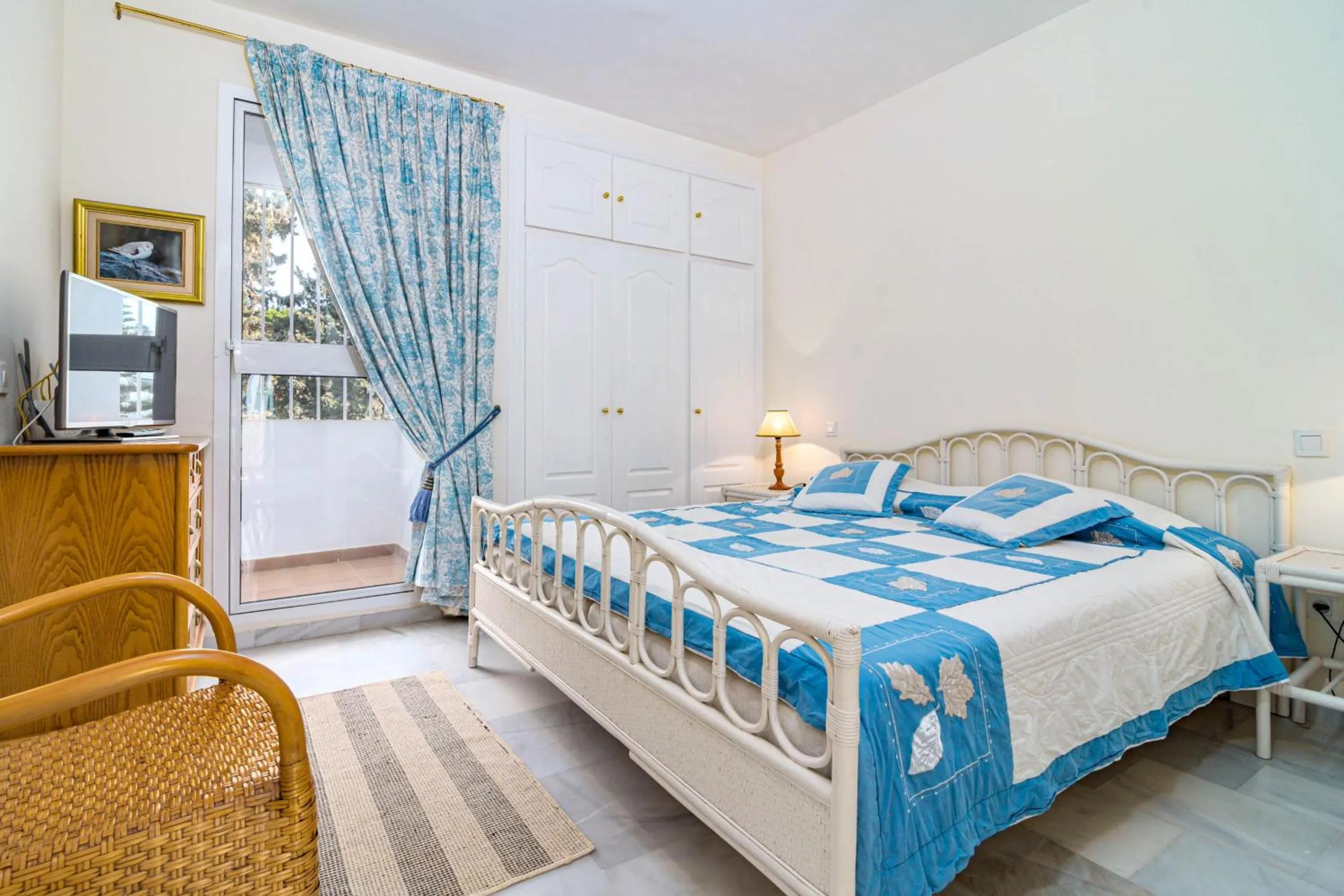 Bed in Andalusian Elegance apartment in El Paraiso with 360 views over Sea and Mountains