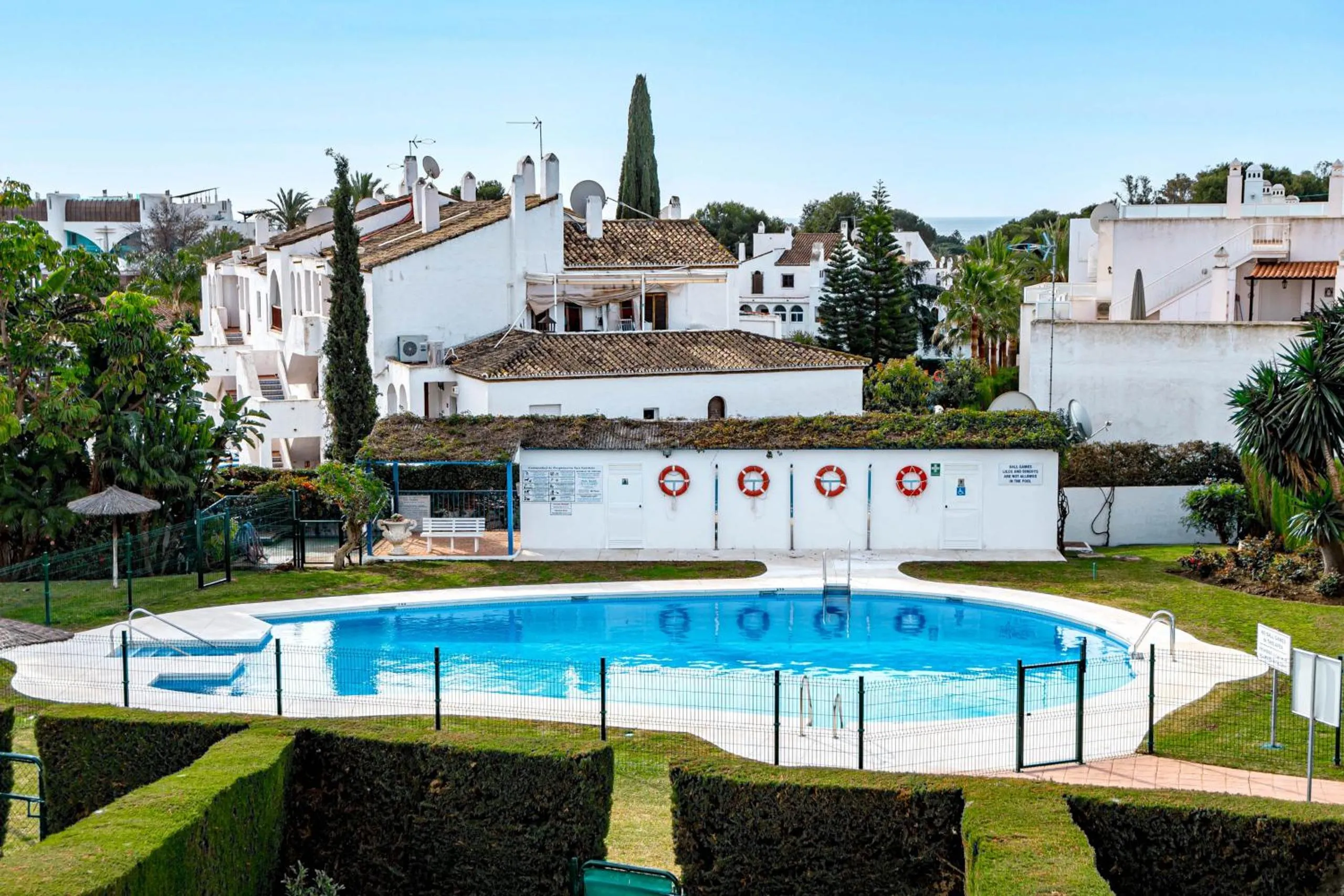 Swimming pool in Andalusian Elegance apartment in El Paraiso with 360 views over Sea and Mountains