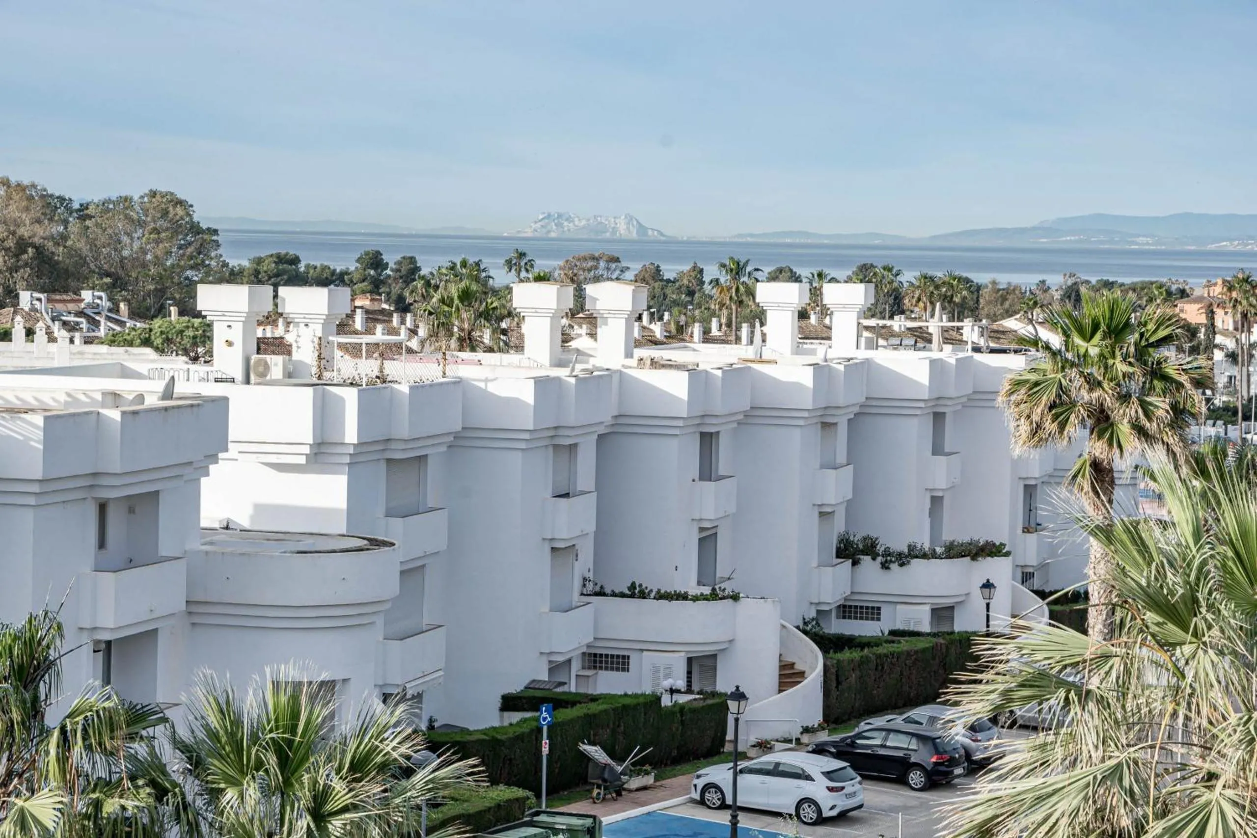Andalusian Elegance apartment in El Paraiso with 360 views over Sea and Mountains