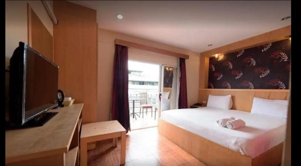 Communal lounge/ TV room, Bed in new pind balluchi inn