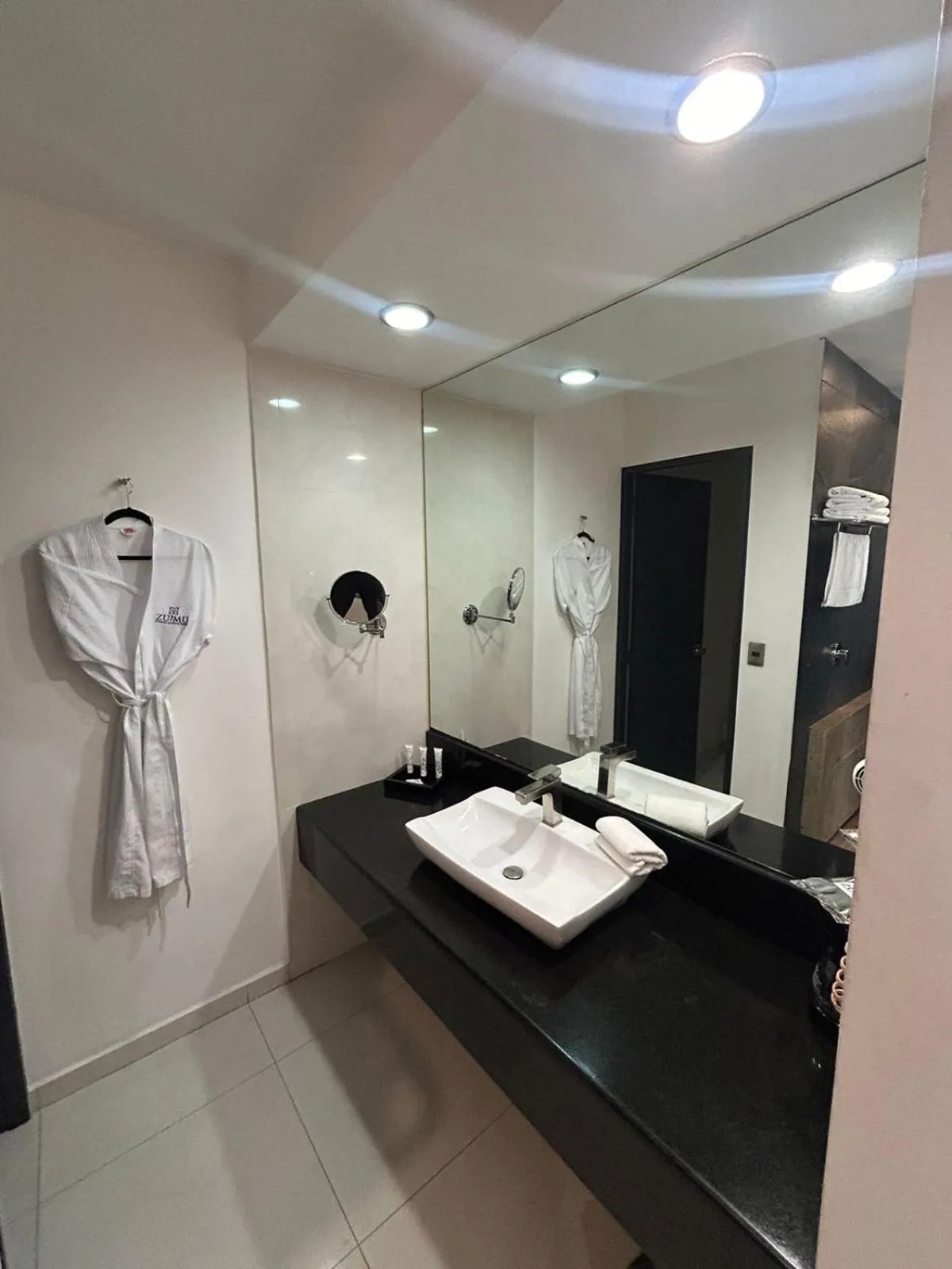 Shower in Zújmú Business Boutique Hotel