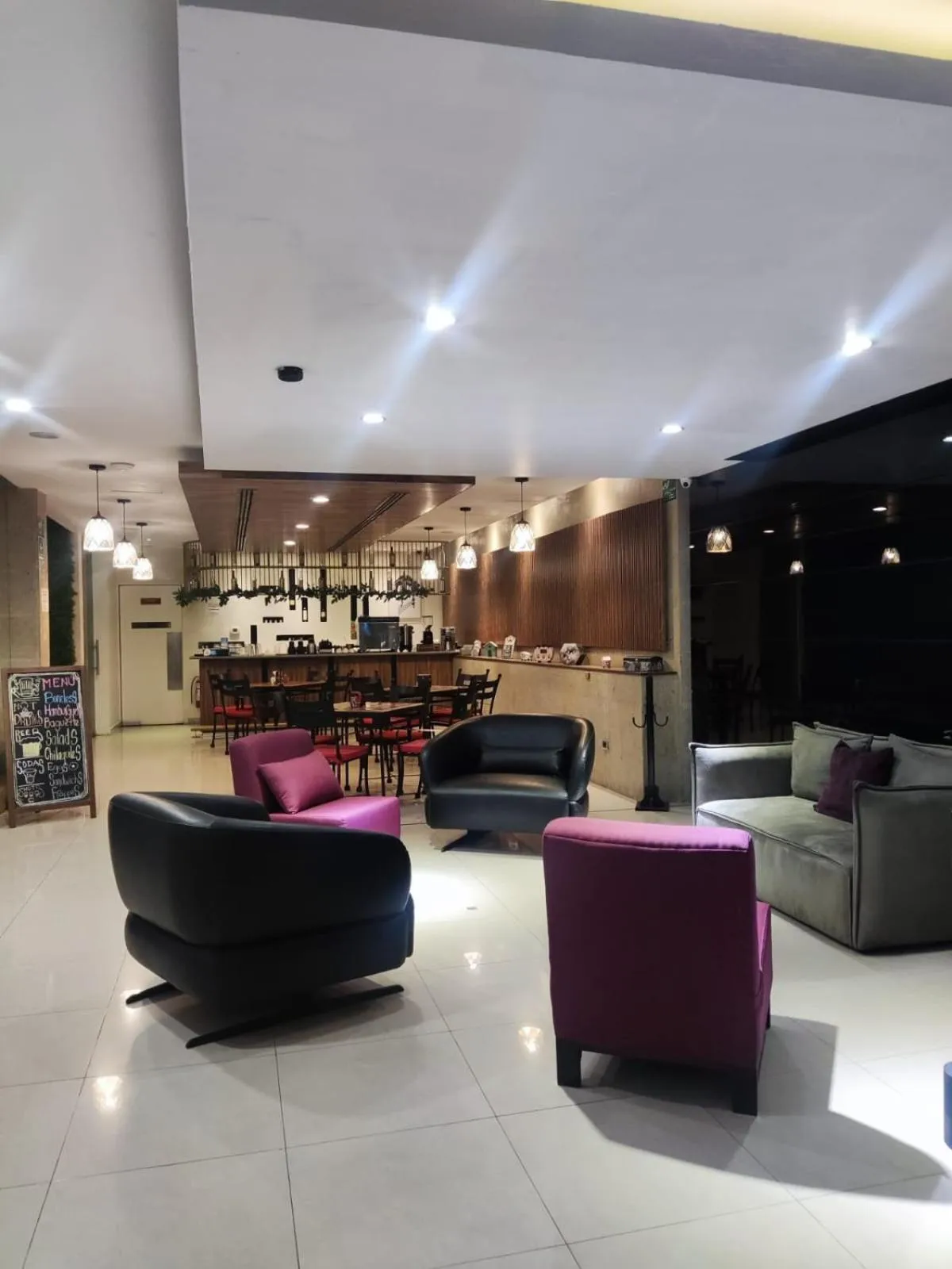 Restaurant/places to eat in Zújmú Business Boutique Hotel