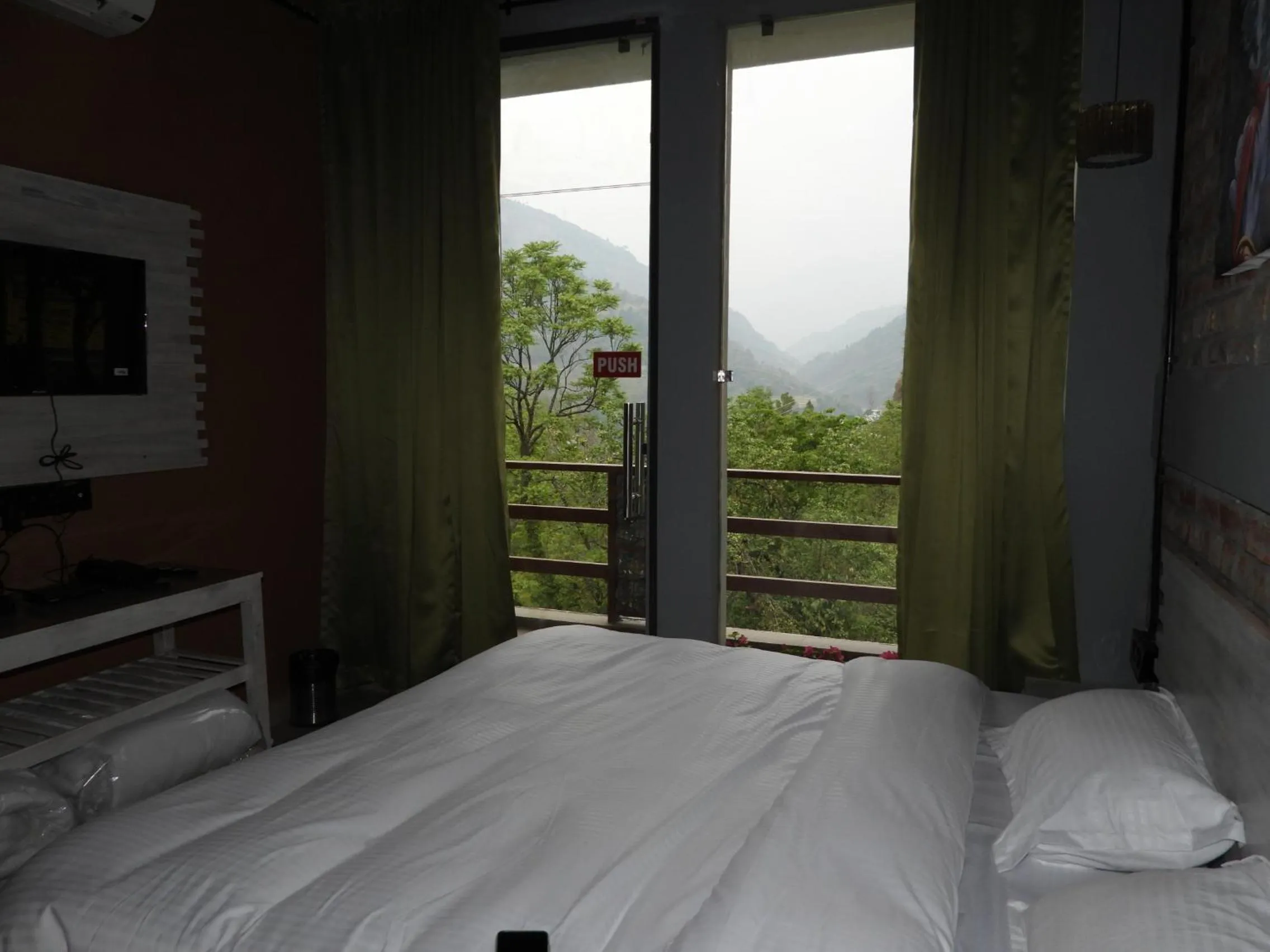 View (from property/room), Bed in Mystic Kailasha Kedarnath - Tungnath Valley