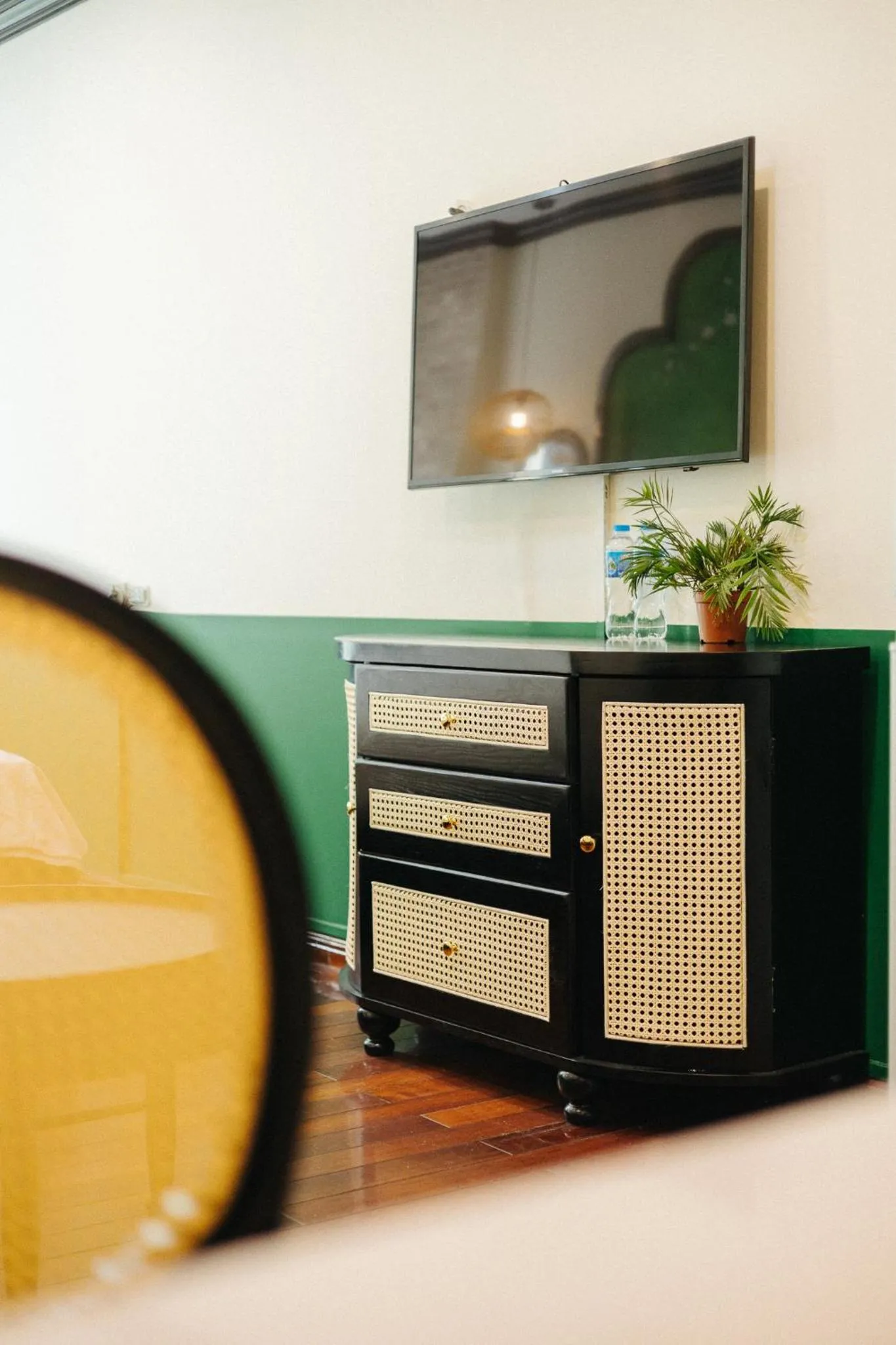 TV and multimedia in Sun Clover Boutique Hotel