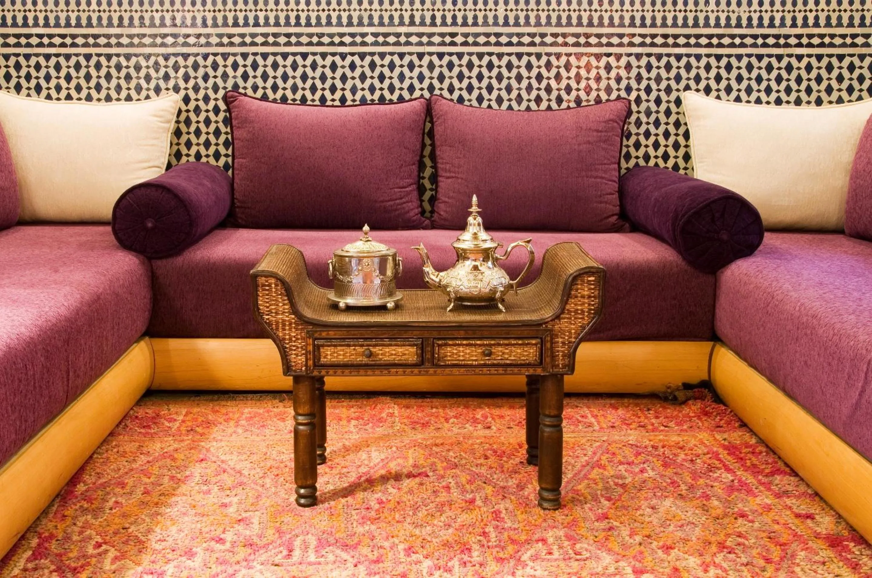 Communal lounge/ TV room in Riad La Clé De Fès