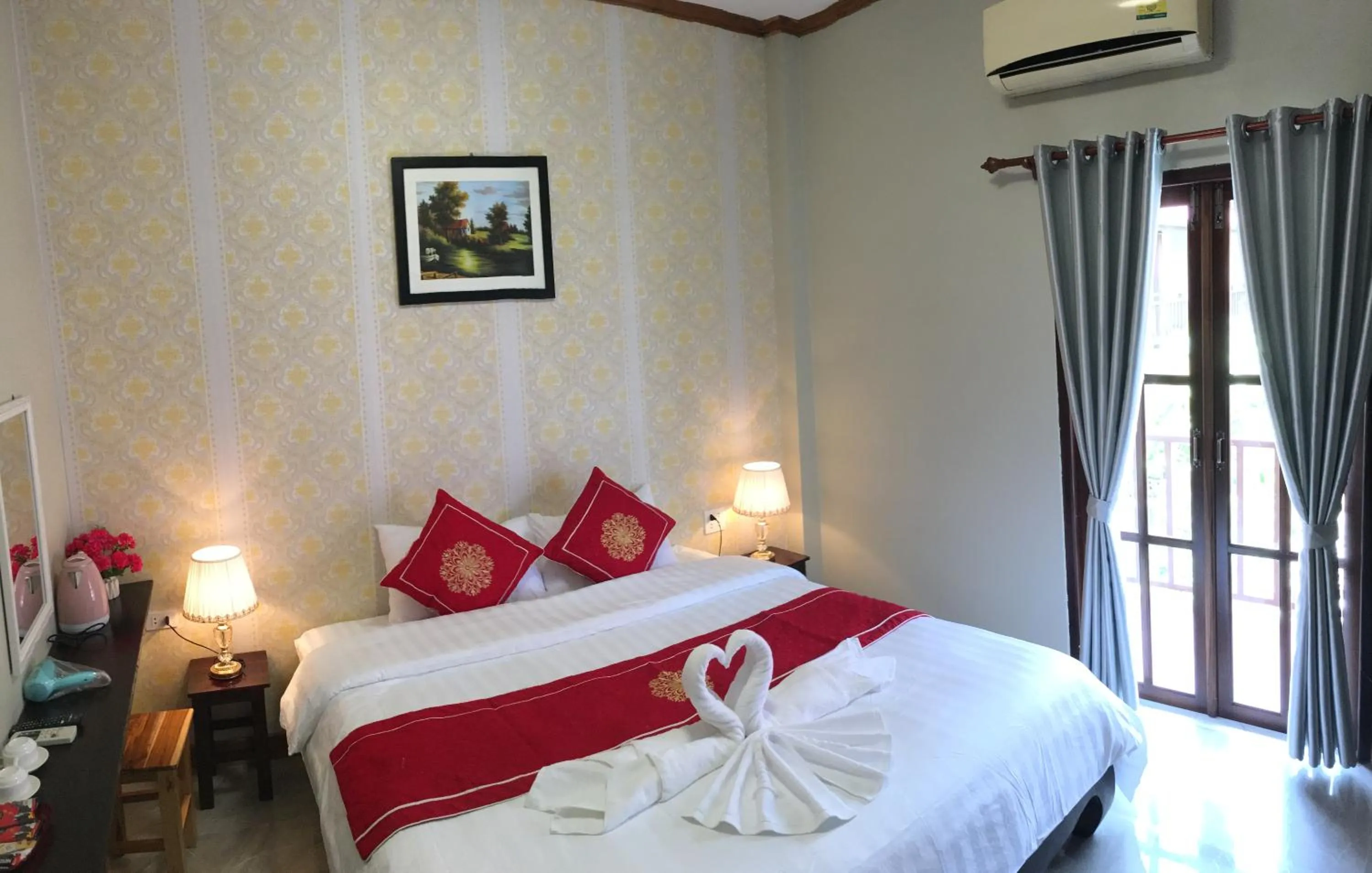 Bed in Le KhounSok Boutique Hotel