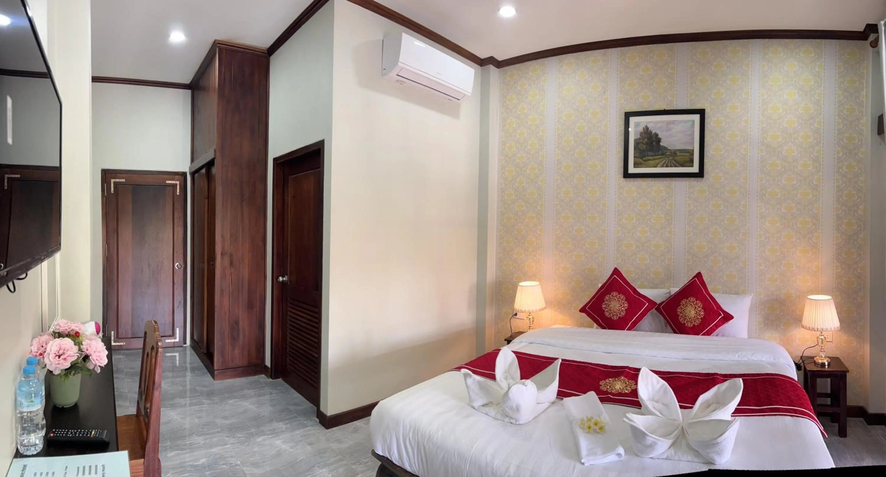 Bed in Le KhounSok Boutique Hotel