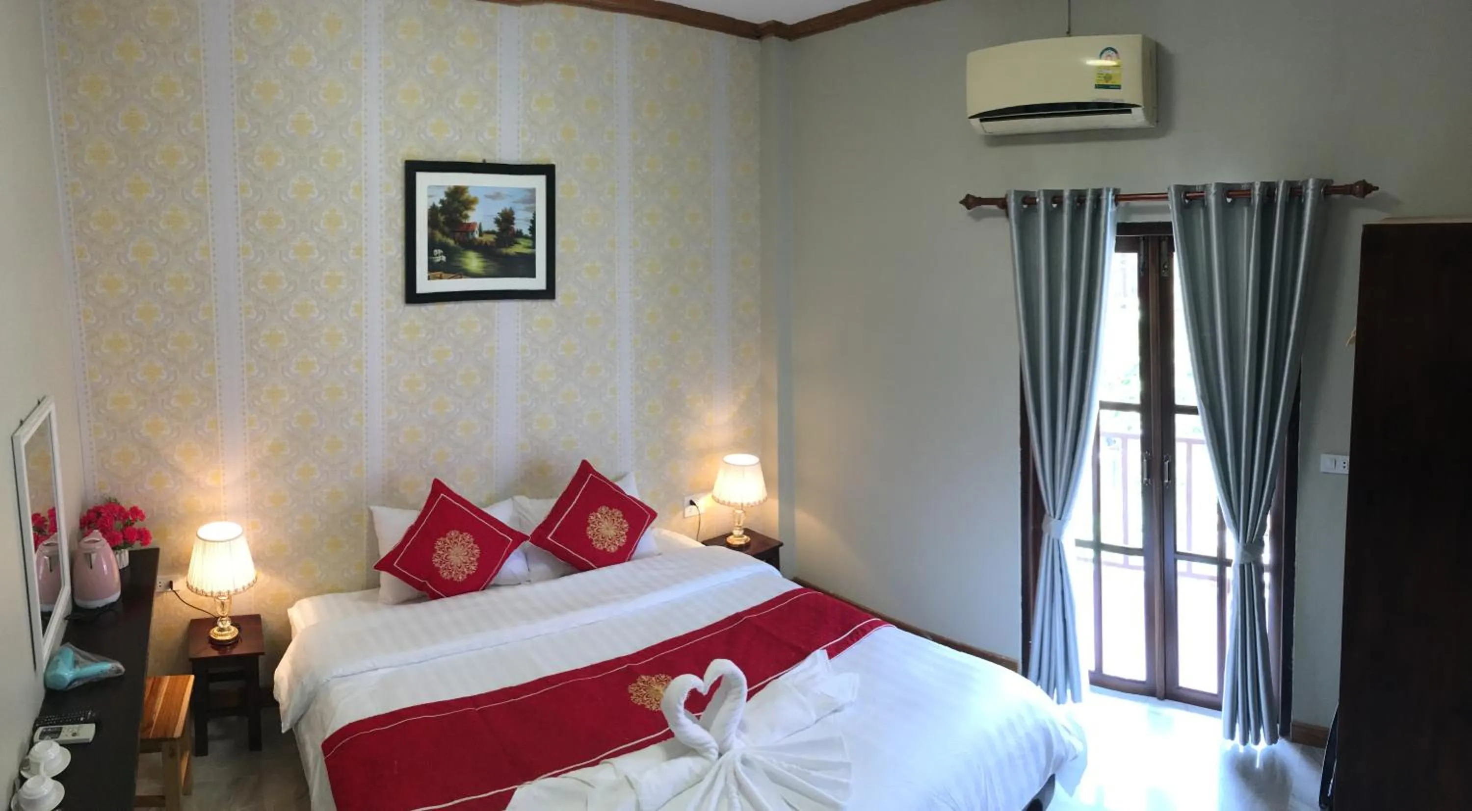 Bed in Le KhounSok Boutique Hotel