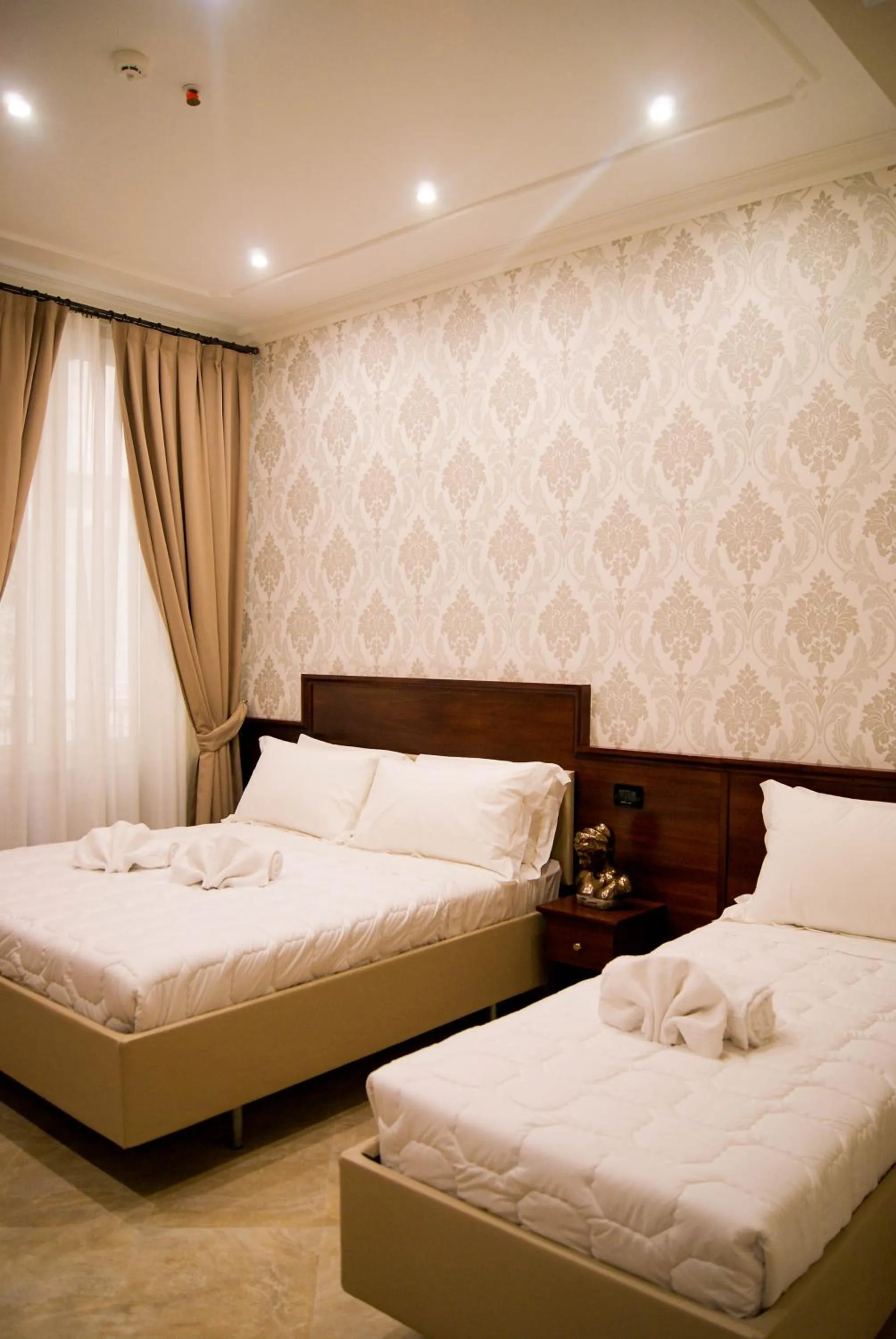 Bedroom, Bed in Esposizione Boutique