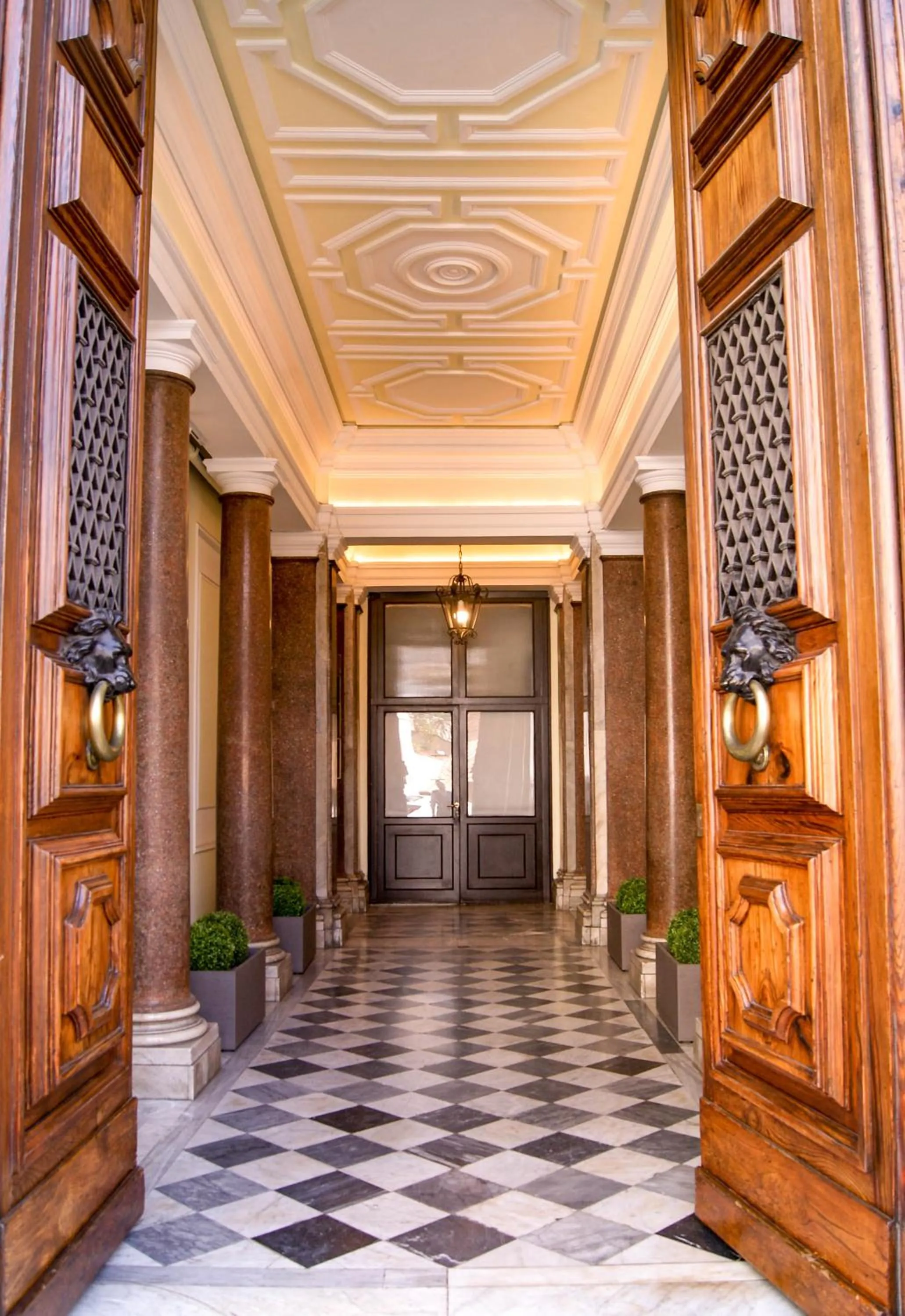 Facade/entrance in Esposizione Boutique